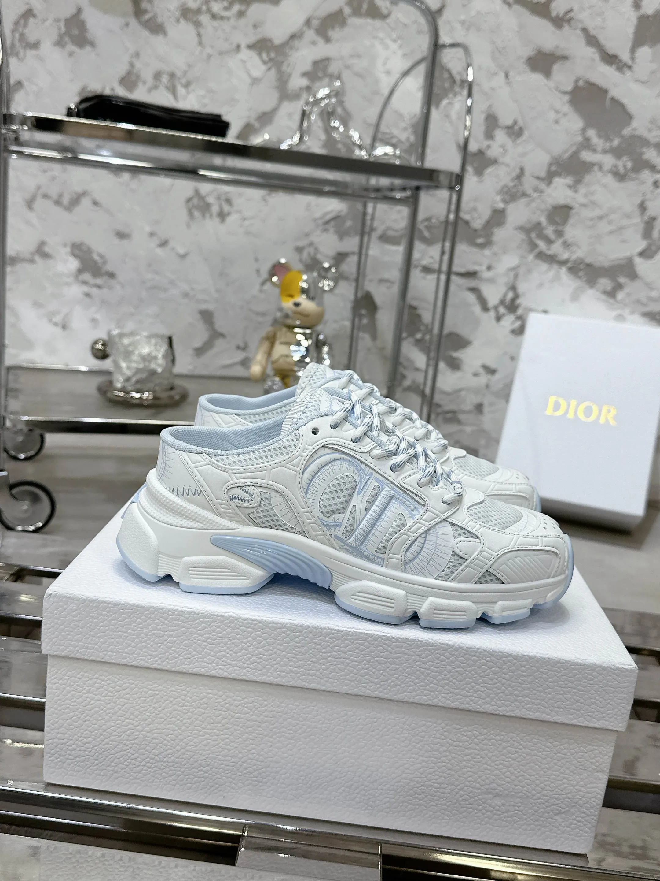 Christian Dior 白 クロノ老舗シューズ