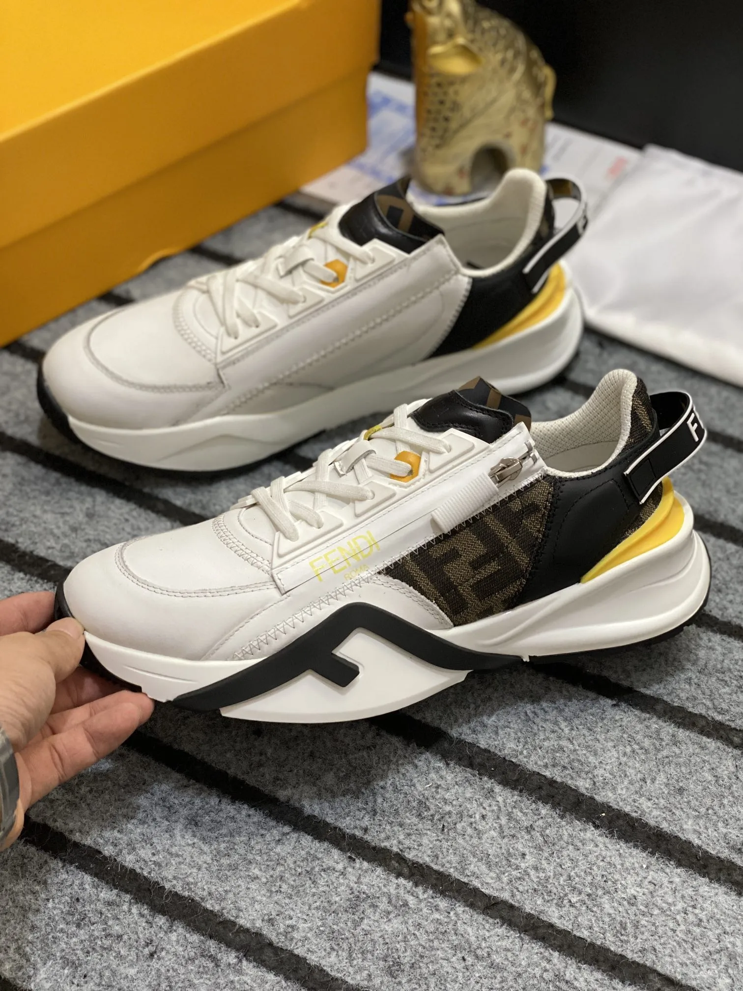 FENDI オリジナルカラー スタイルスニーカー - 画像 (4)