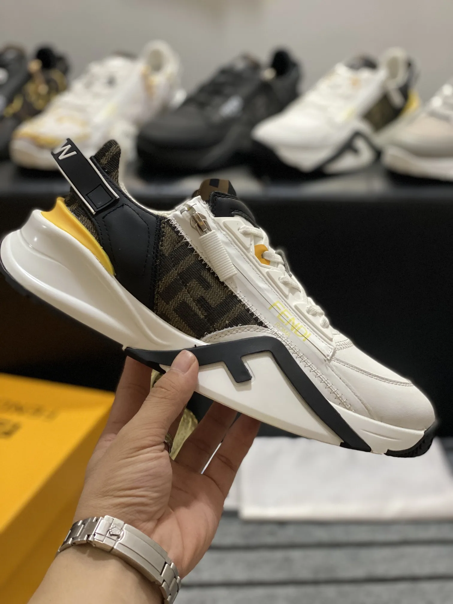 FENDI オリジナルカラー スタイルスニーカー - 画像 (7)