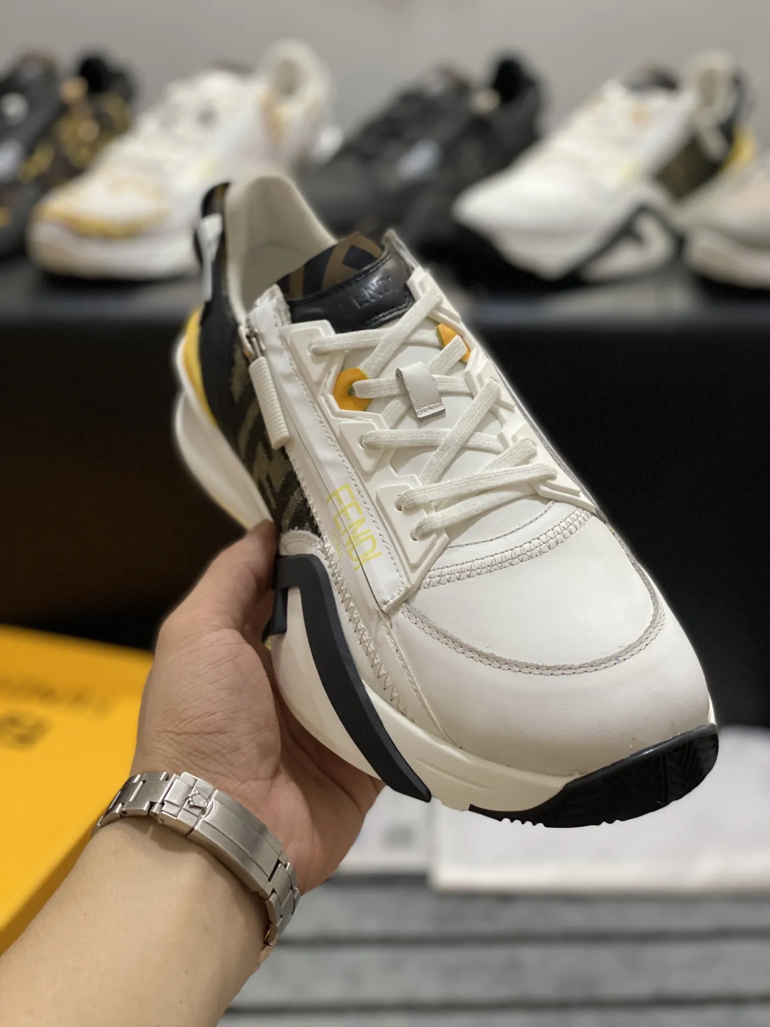 FENDI オリジナルカラー スタイルスニーカー - 画像 (8)