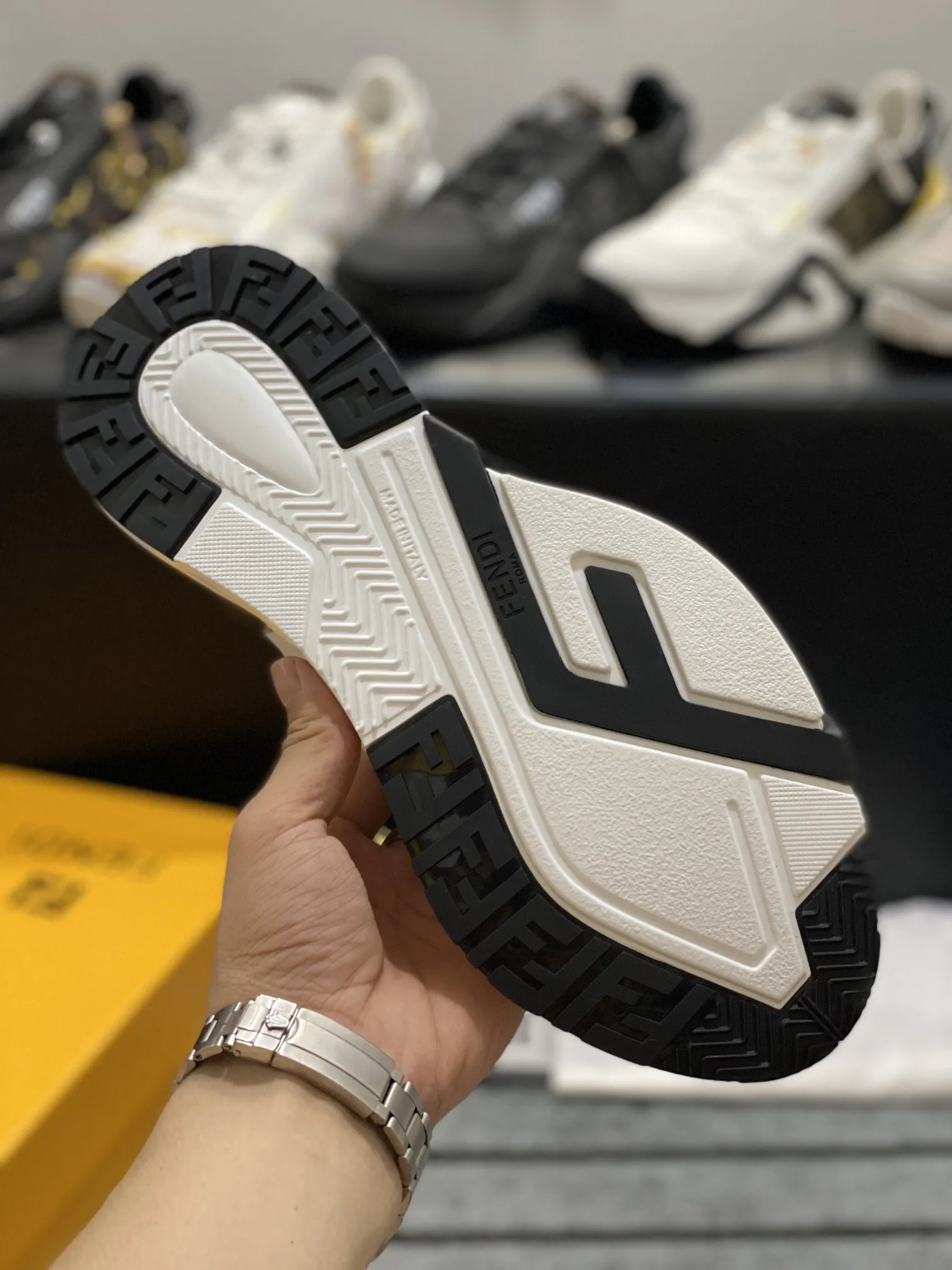 FENDI オリジナルカラー スタイルスニーカー - 画像 (10)