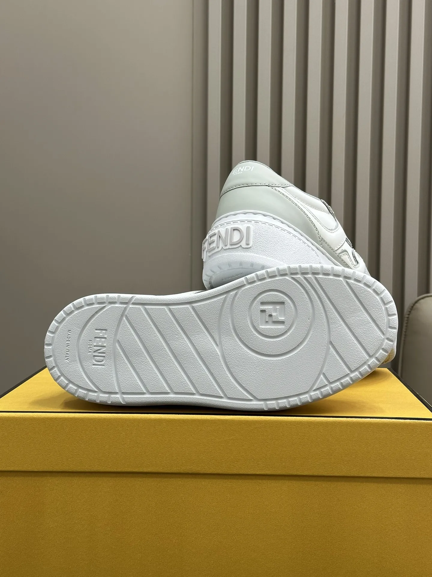 Fendi 24SS マッチスニーカー グレー カジュアル - 画像 (10)