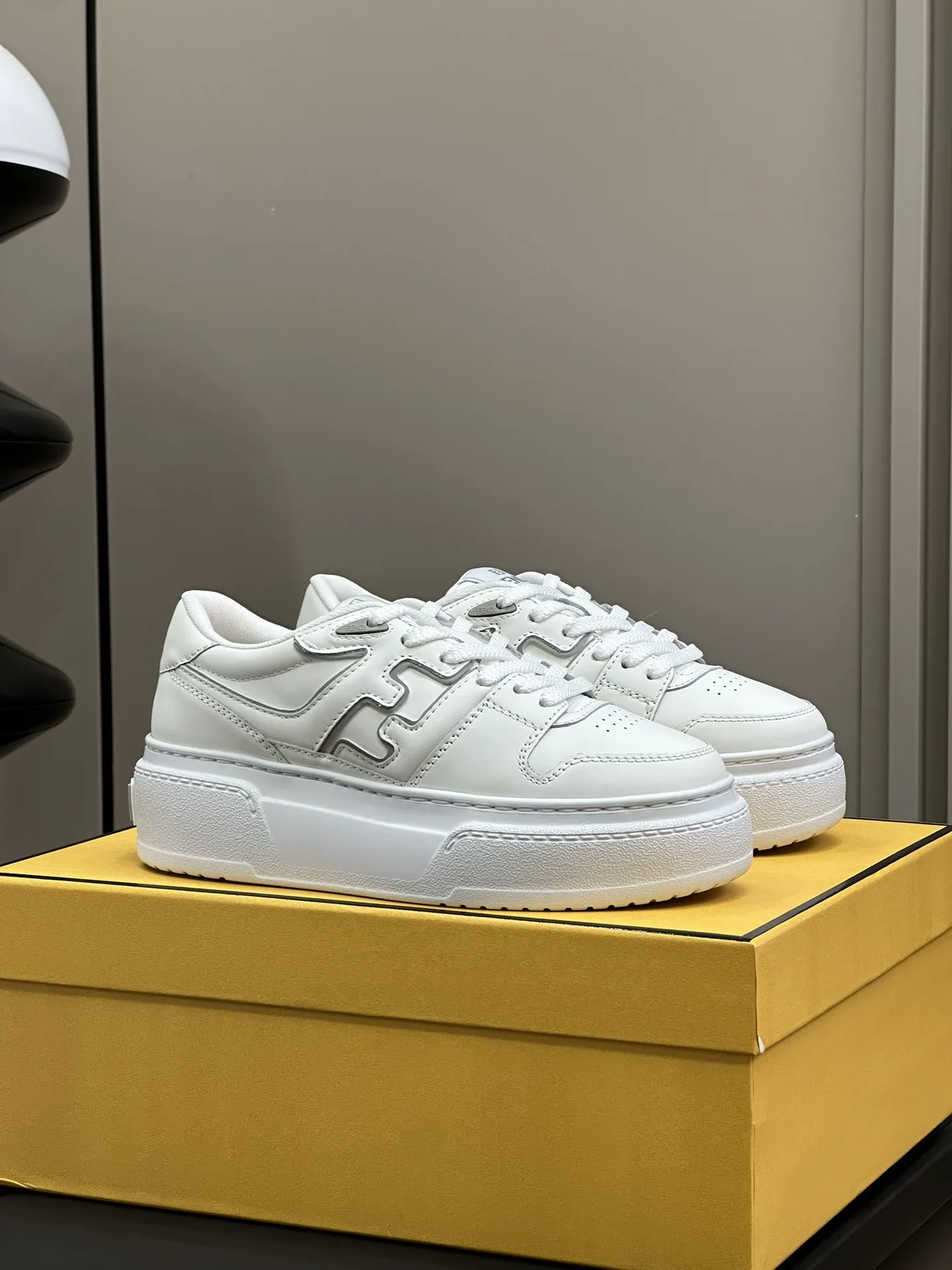 Fendi 24SS マッチスニーカー ホワイト カジュアルスタイル