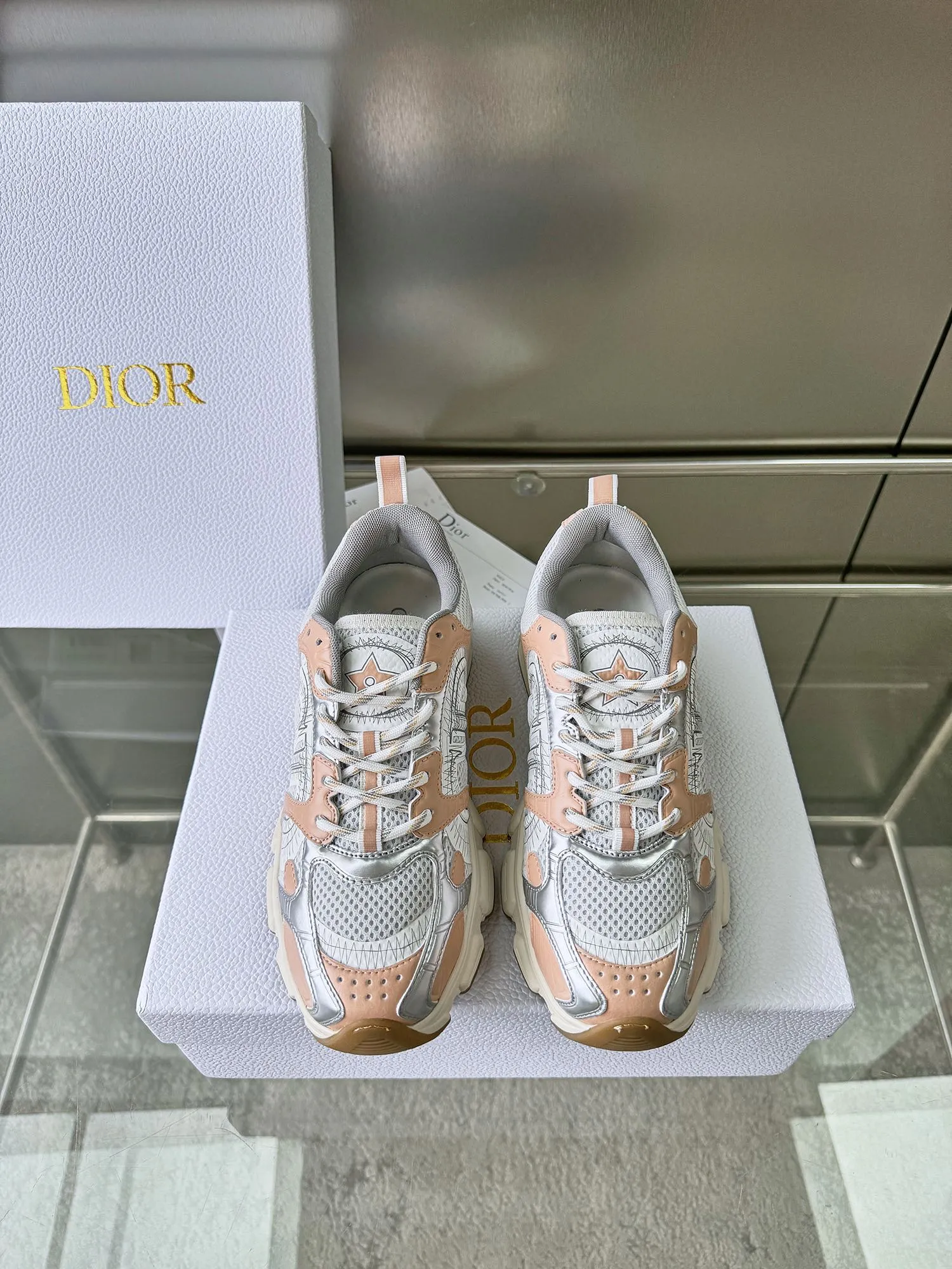 Dior 2024新作 Chrono 厚底スニーカー 果実色 - 画像 (3)