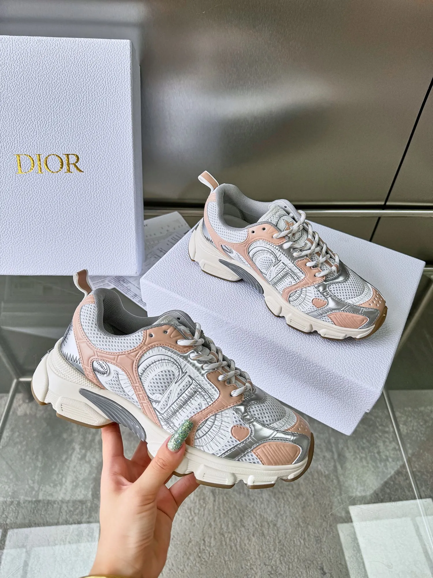 Dior 2024新作 Chrono 厚底スニーカー 果実色 - 画像 (5)