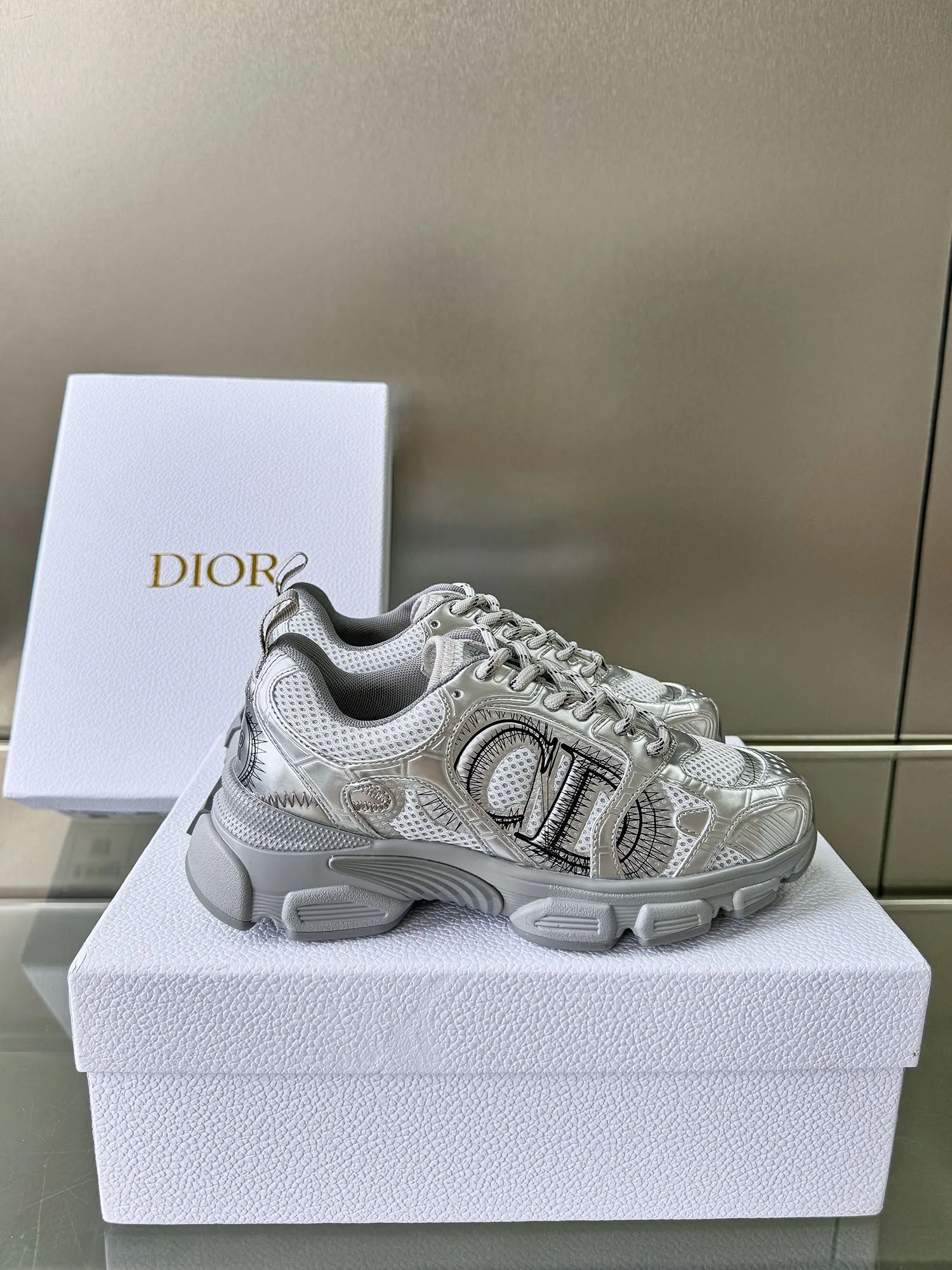 Dior 2024新作 Chrono シルバー厚底スニーカー