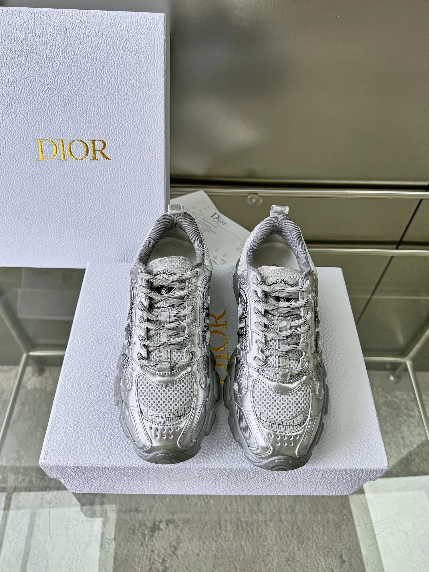 Dior 2024新作 Chrono シルバー厚底スニーカー - 画像 (3)