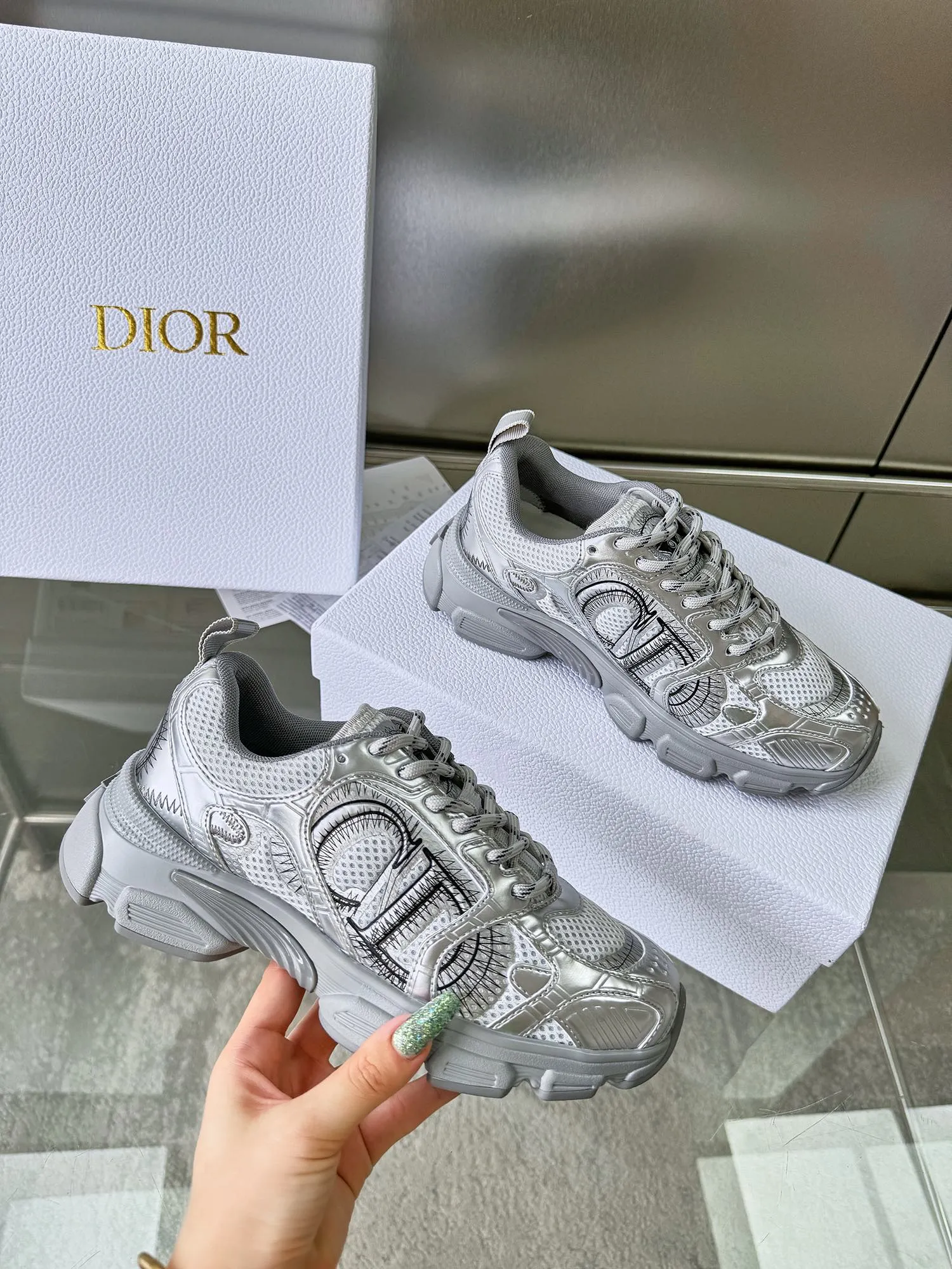 Dior 2024新作 Chrono シルバー厚底スニーカー - 画像 (5)