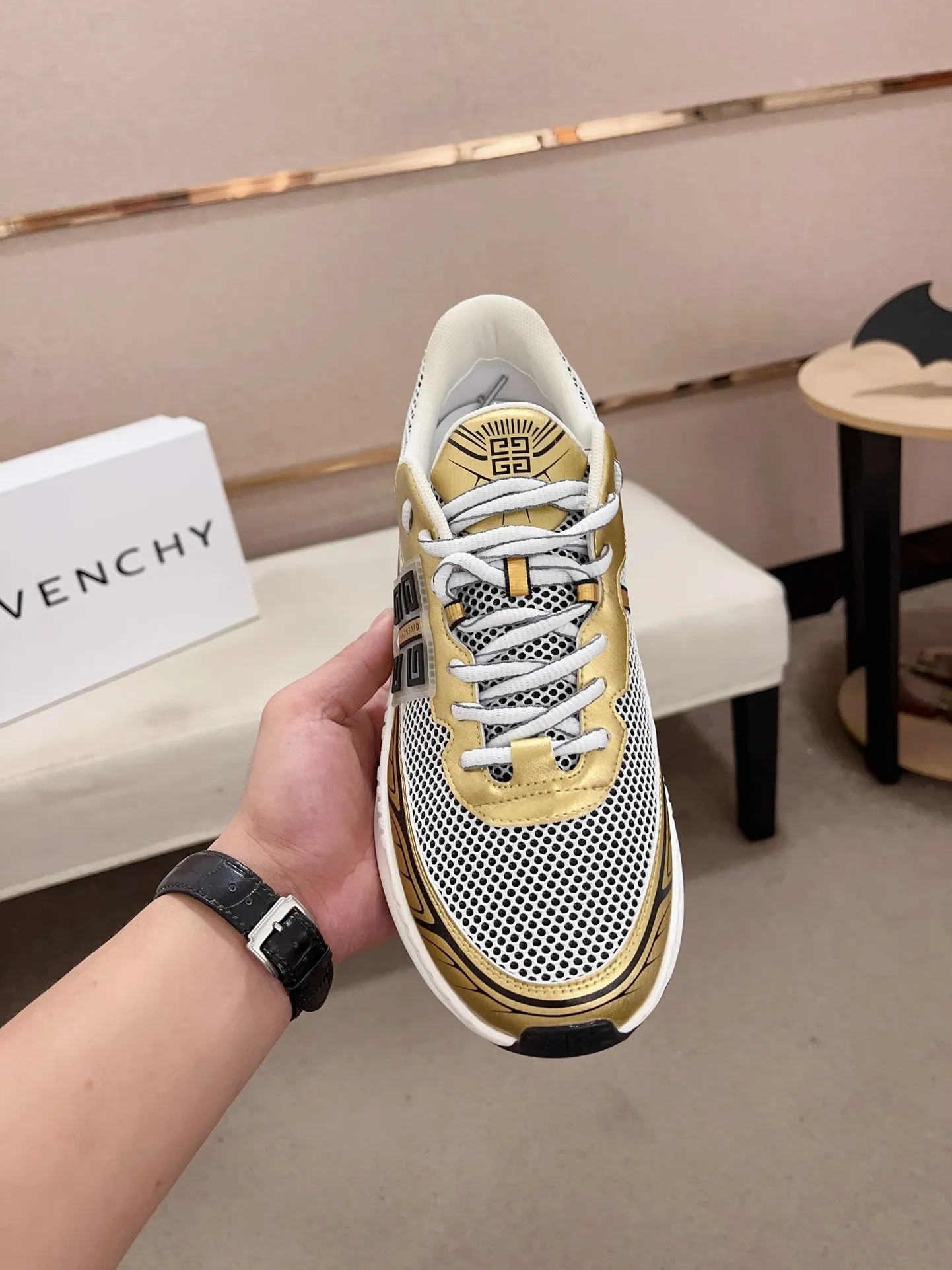 Givenchy ゴールド メッシュスニーカー - 画像 (3)