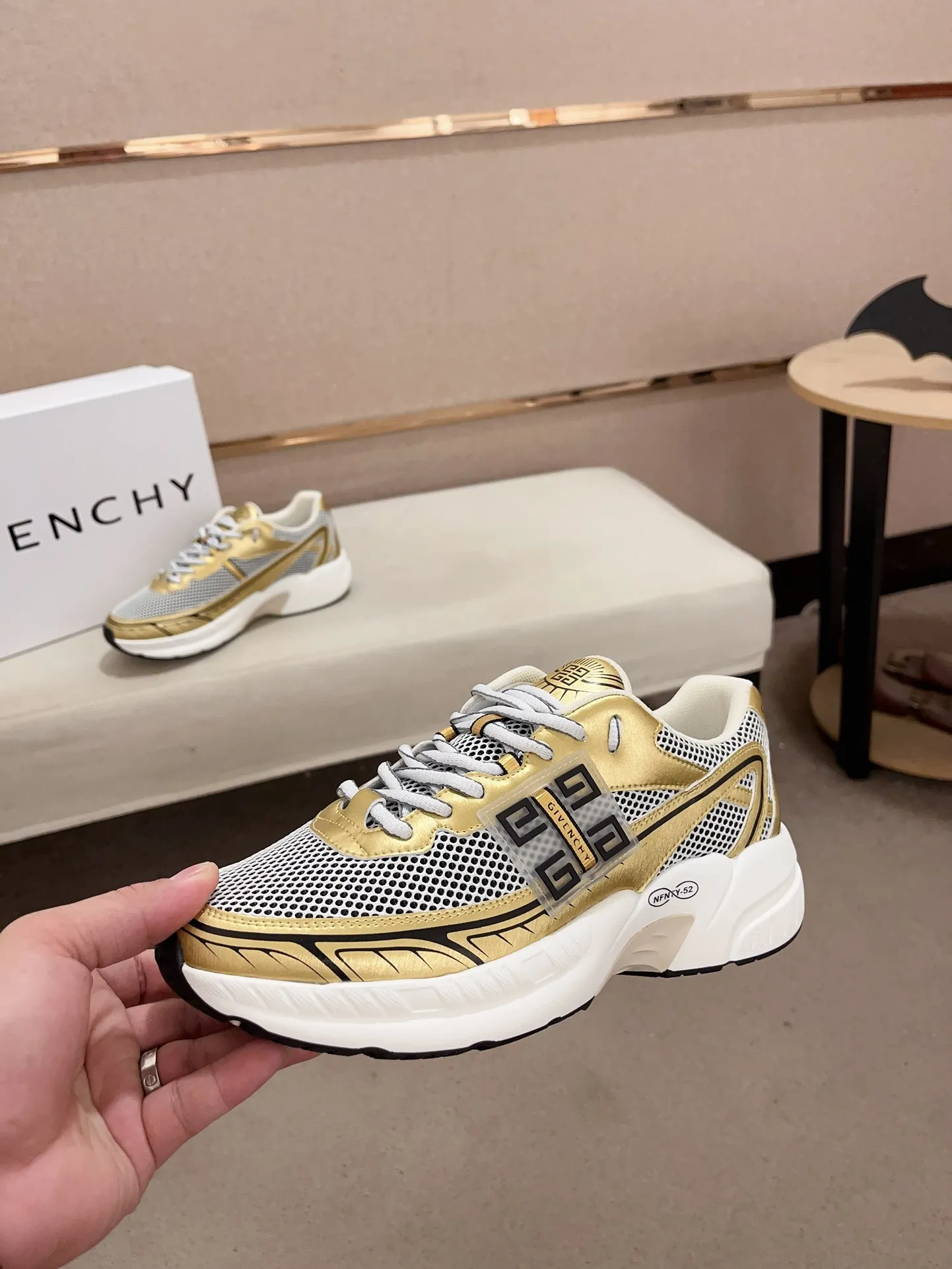 Givenchy ゴールド メッシュスニーカー - 画像 (4)