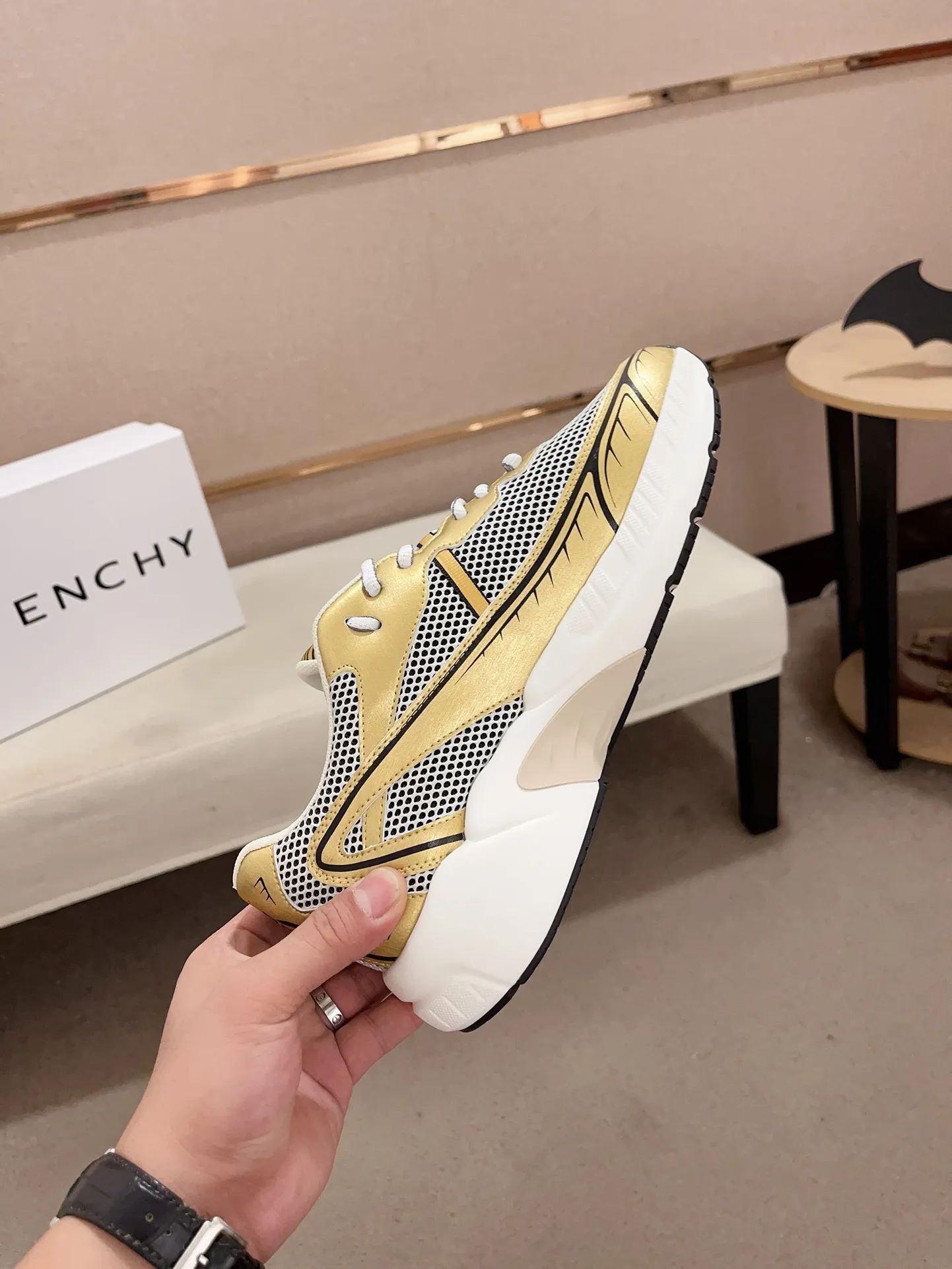 Givenchy ゴールド メッシュスニーカー - 画像 (6)