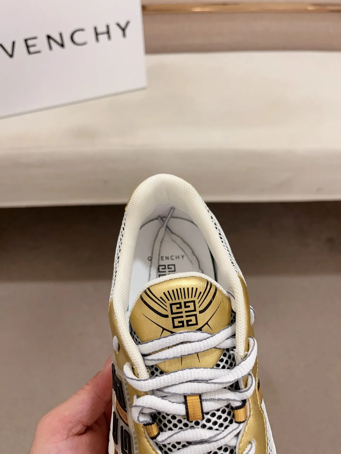 Givenchy ゴールド メッシュスニーカー - 画像 (7)