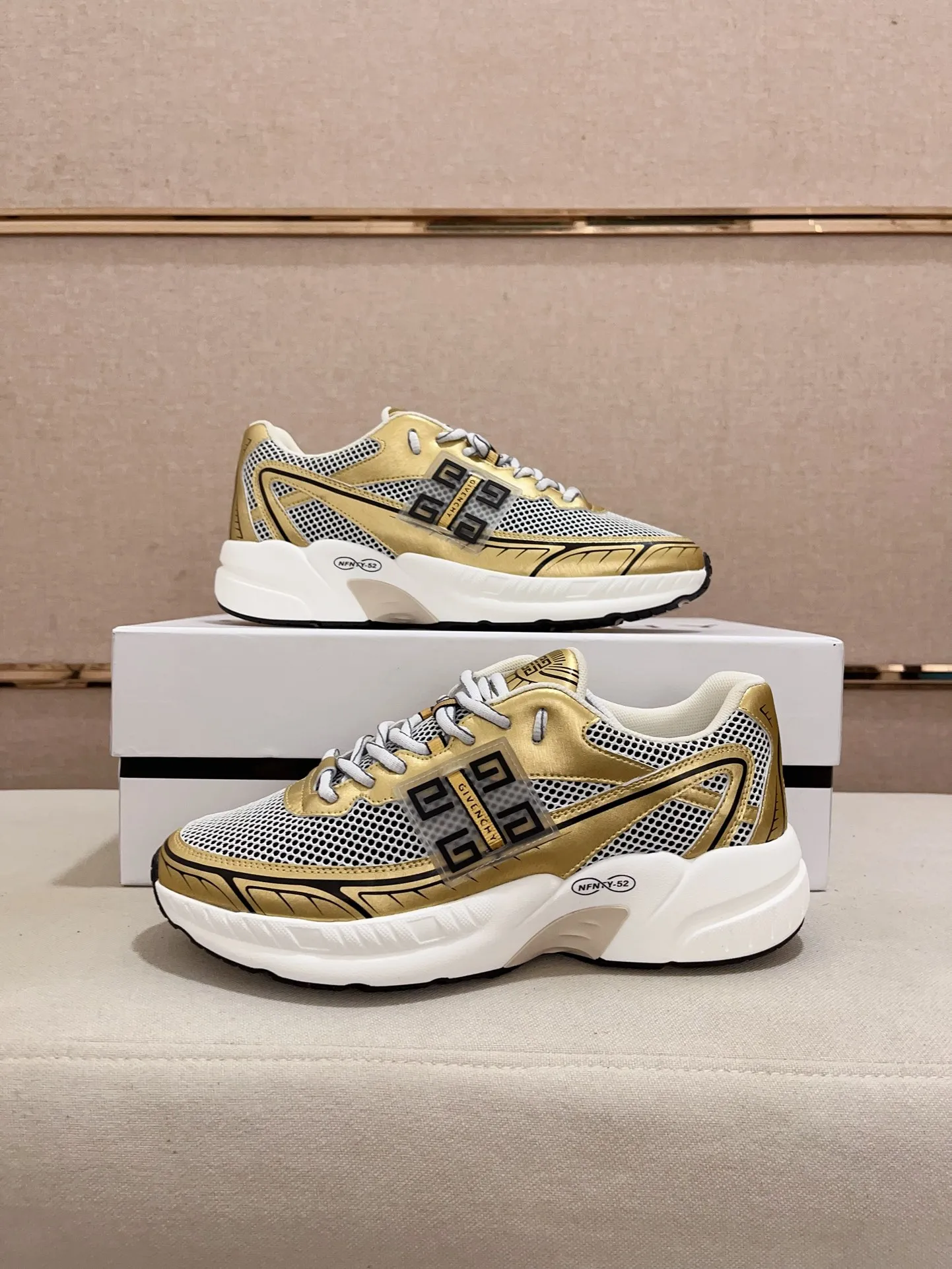 Givenchy ゴールド メッシュスニーカー - 画像 (8)