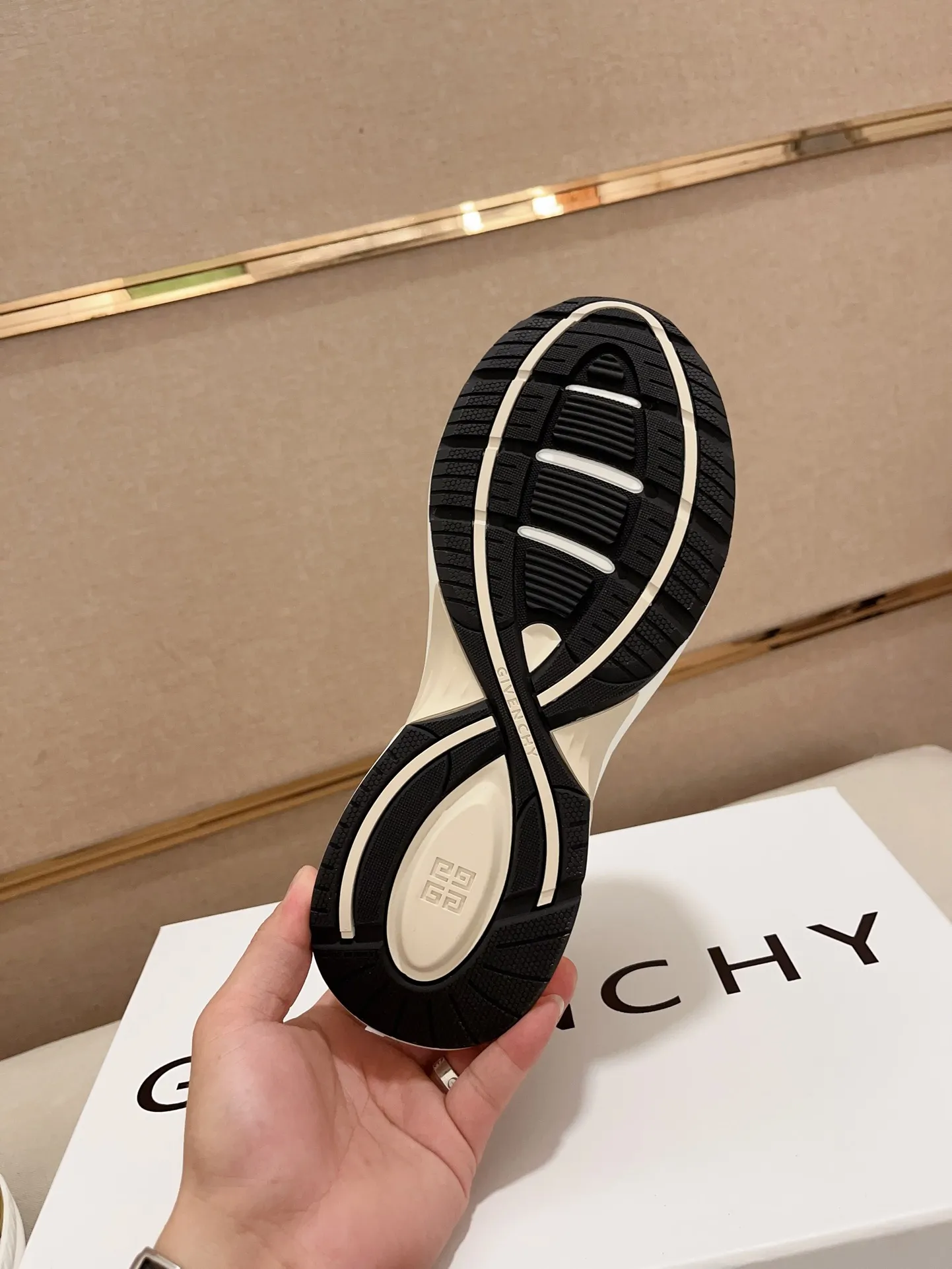 Givenchy ゴールド メッシュスニーカー - 画像 (10)