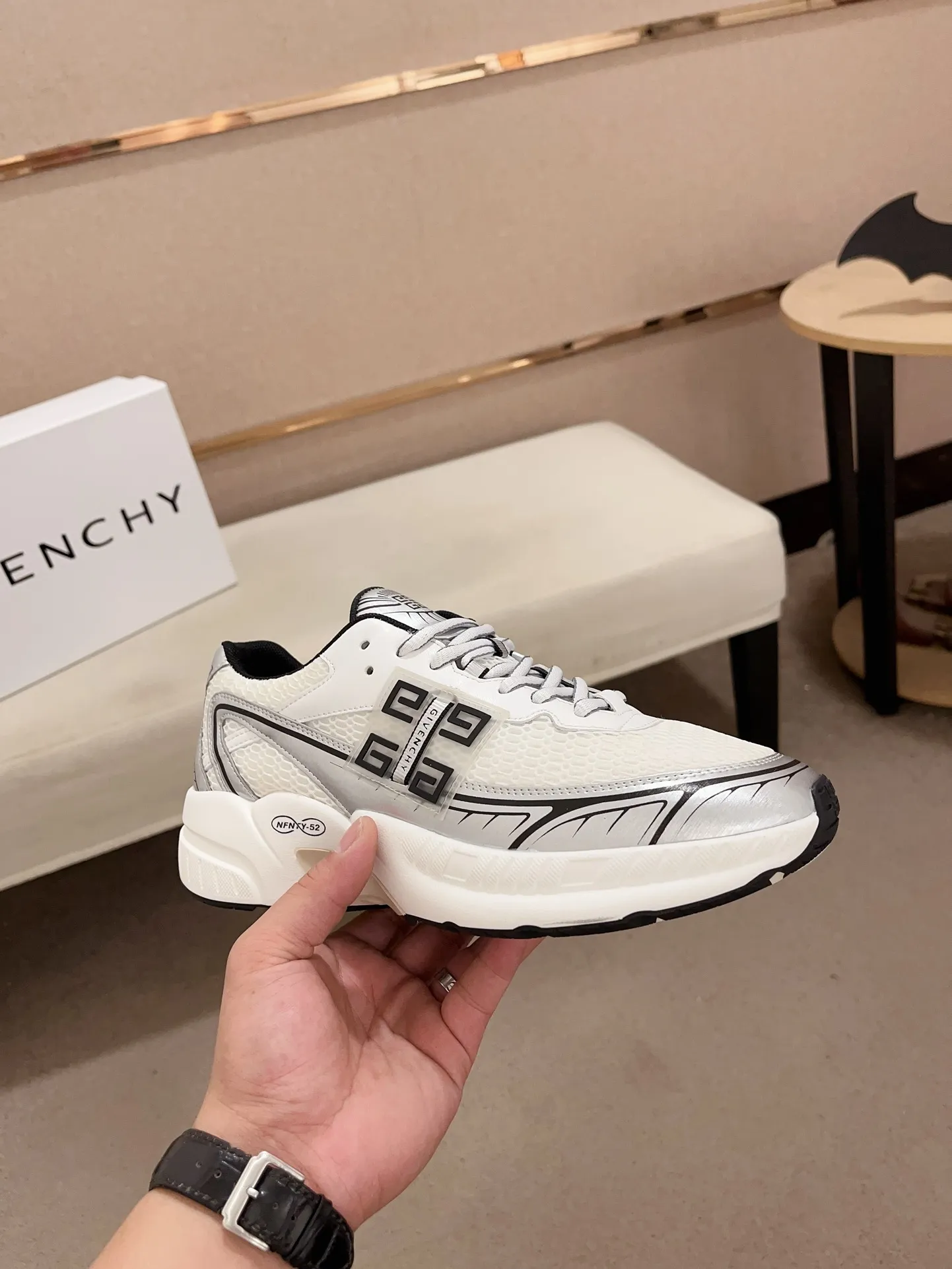 GIVENCHY ホワイト スニーカー 新作 - 画像 (5)