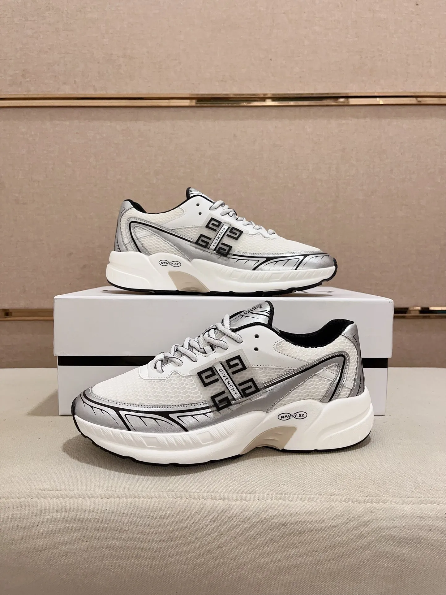 GIVENCHY ホワイト スニーカー 新作 - 画像 (8)