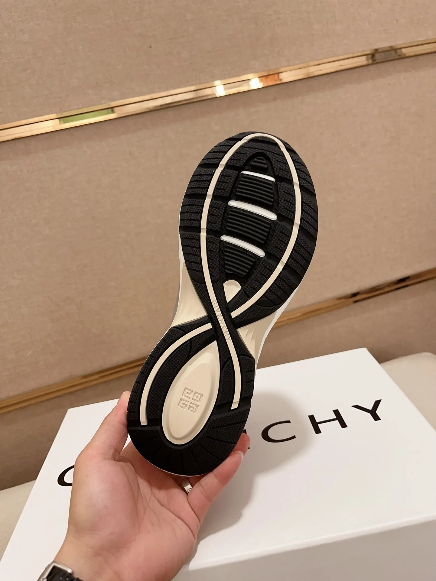 GIVENCHY ホワイト スニーカー 新作 - 画像 (10)