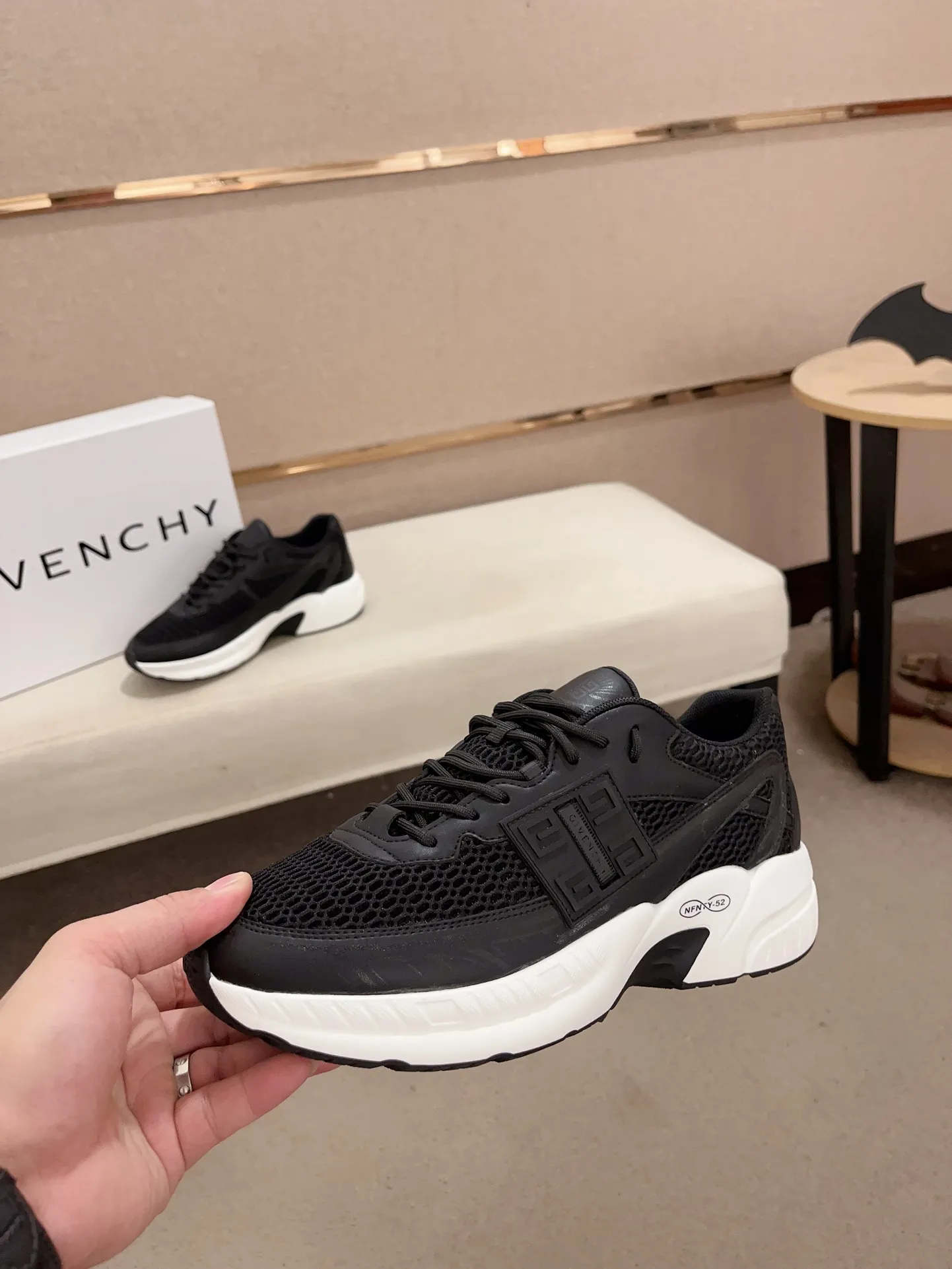 GIVENCHY ブラック スニーカー 新作 - 画像 (4)