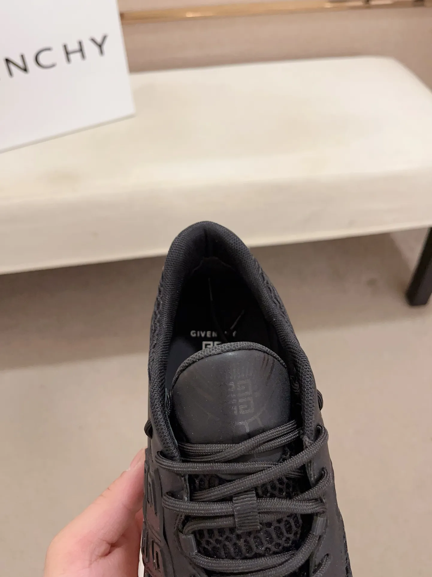 GIVENCHY ブラック スニーカー 新作 - 画像 (7)