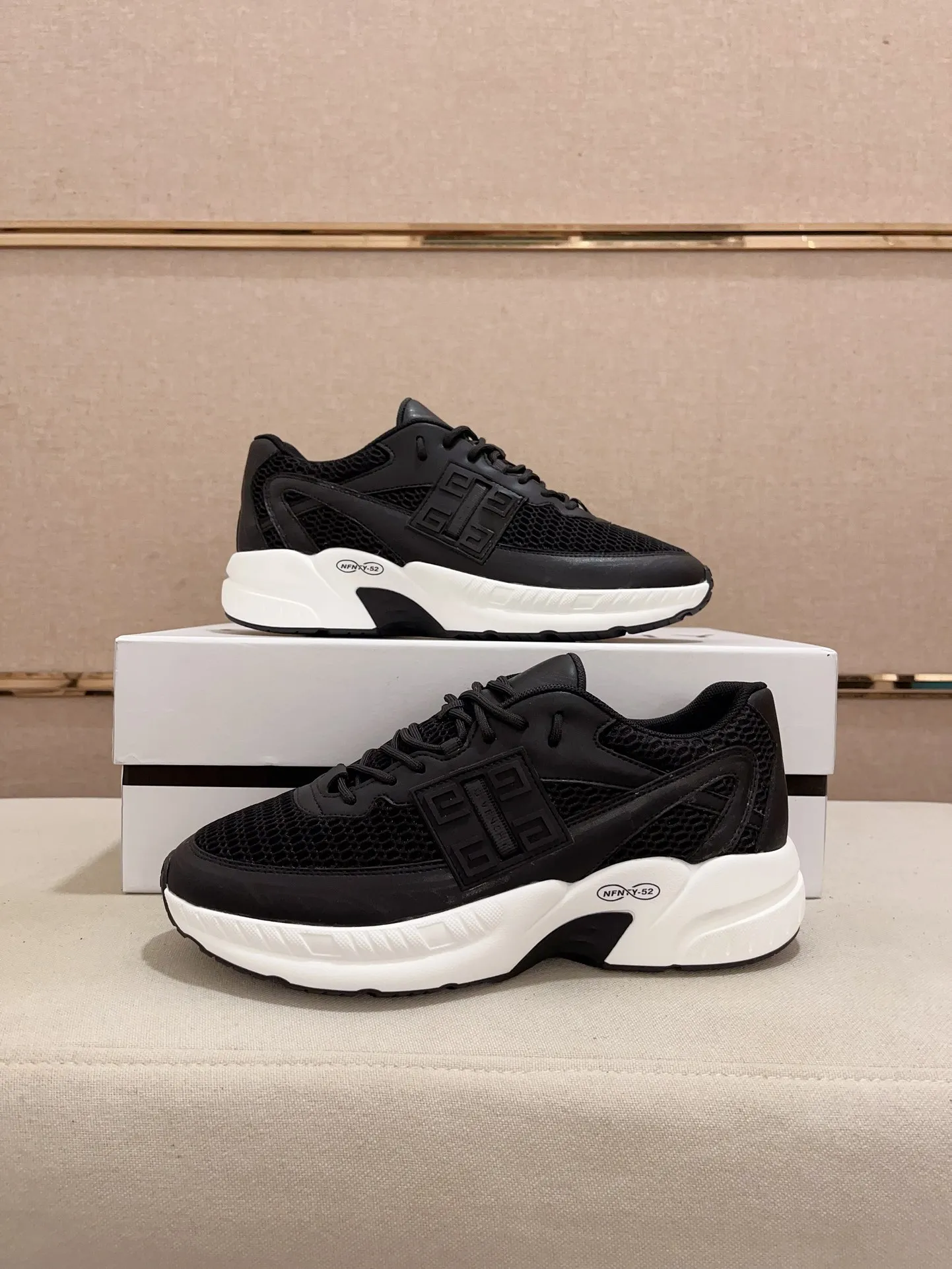 GIVENCHY ブラック スニーカー 新作 - 画像 (8)