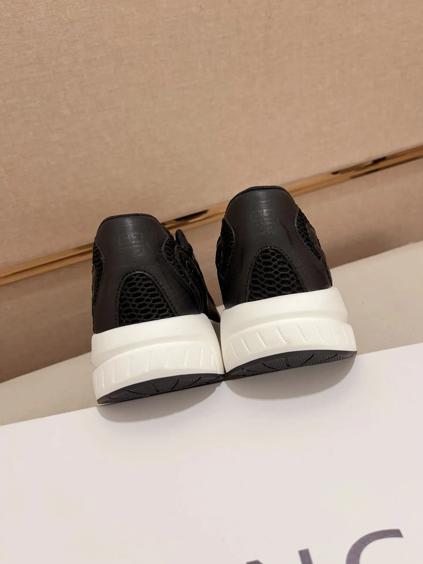 GIVENCHY ブラック スニーカー 新作 - 画像 (9)