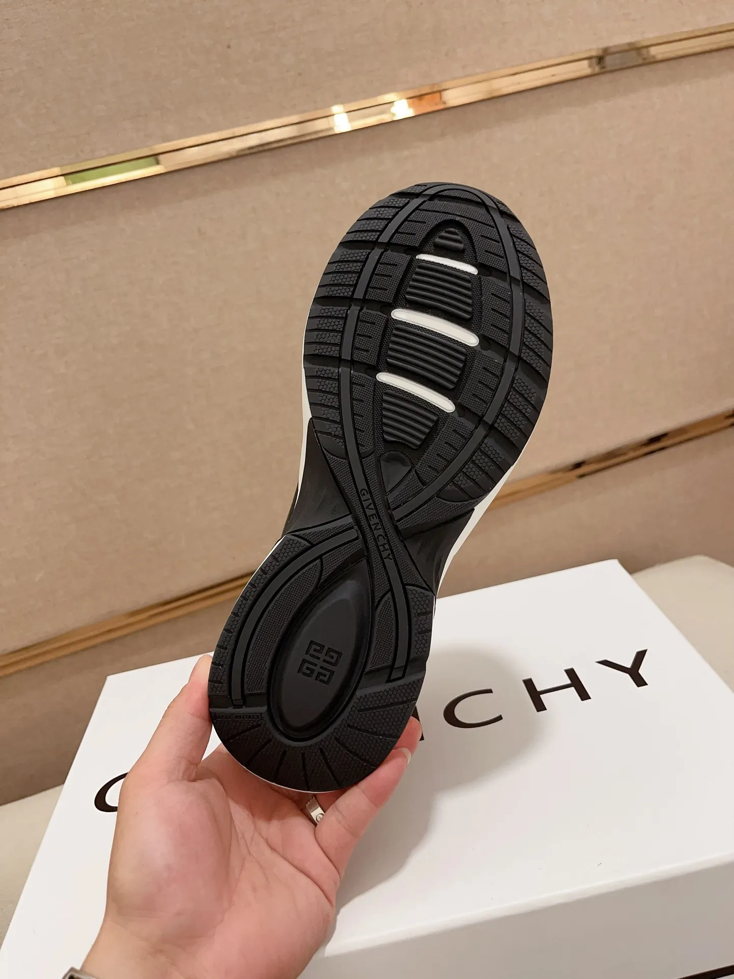 GIVENCHY ブラック スニーカー 新作 - 画像 (10)