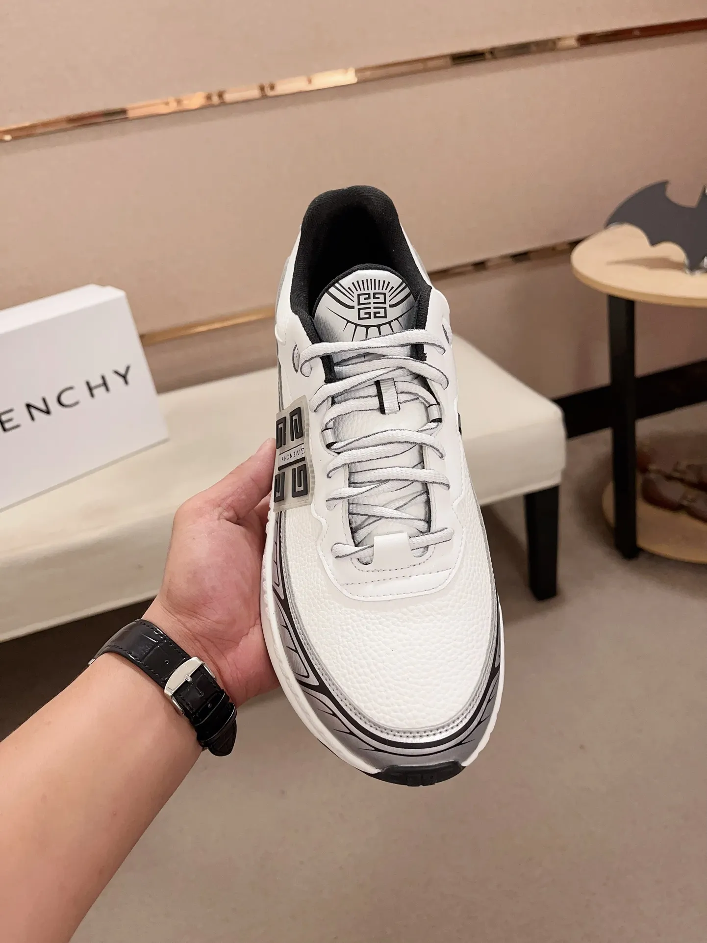 GIVENCHY ホワイト スニーカー 新作 - 画像 (3)