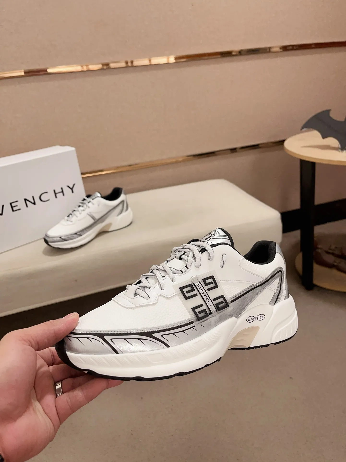 GIVENCHY ホワイト スニーカー 新作 - 画像 (4)