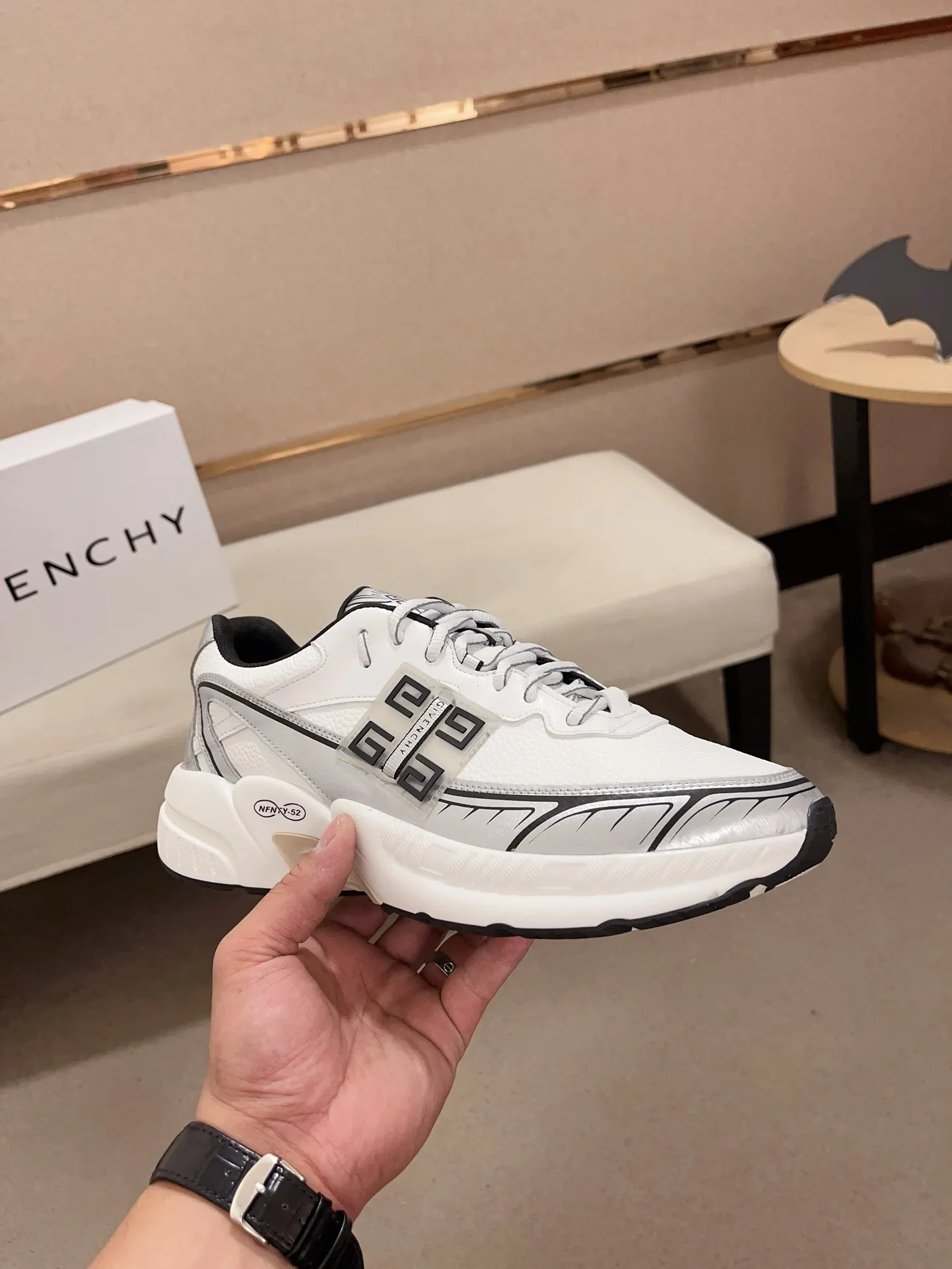 GIVENCHY ホワイト スニーカー 新作 - 画像 (5)