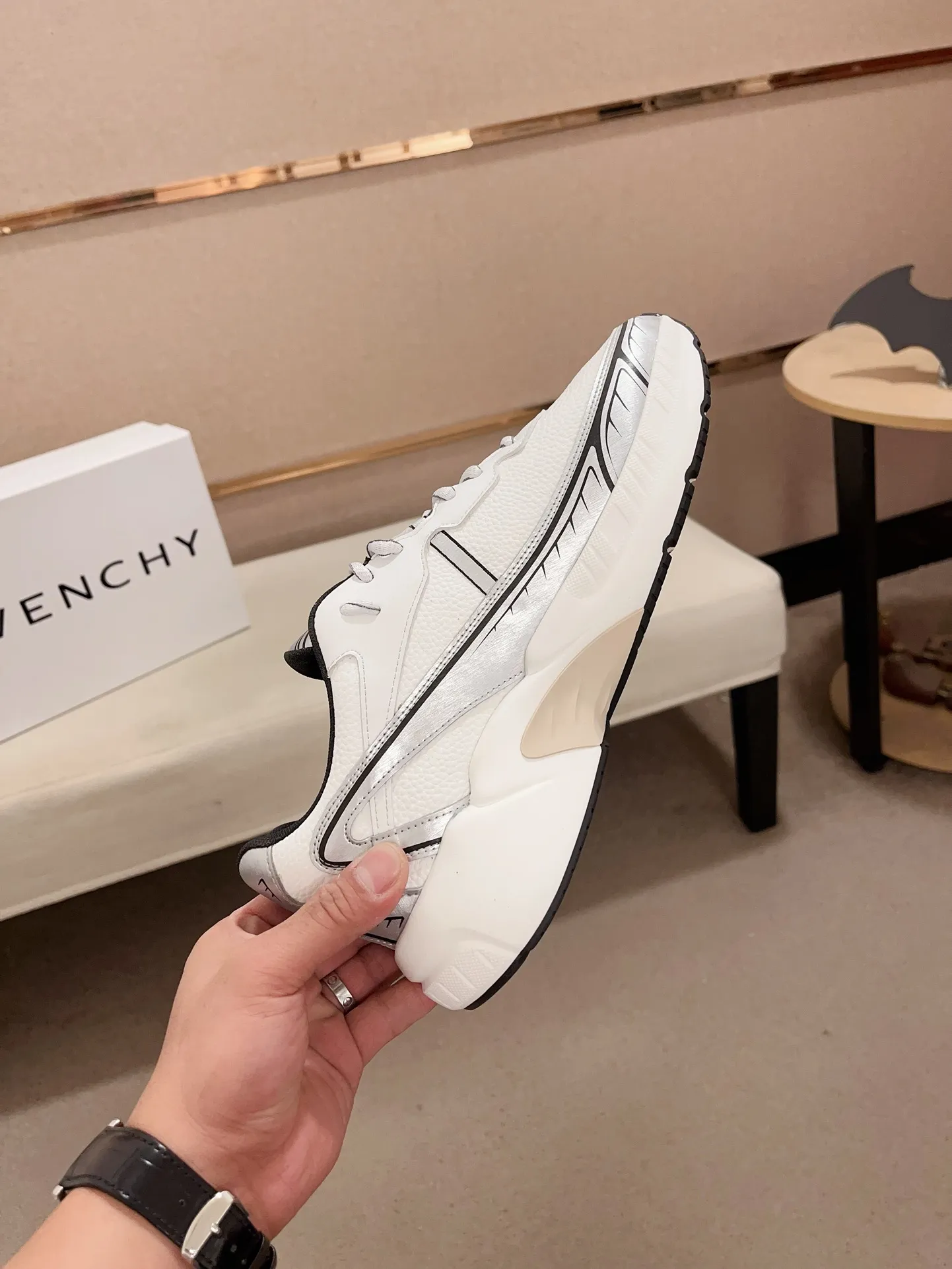 GIVENCHY ホワイト スニーカー 新作 - 画像 (6)