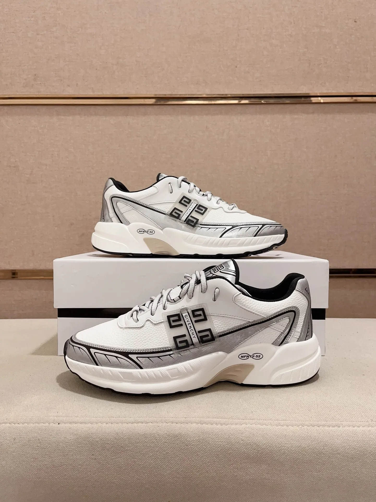 GIVENCHY ホワイト スニーカー 新作 - 画像 (8)