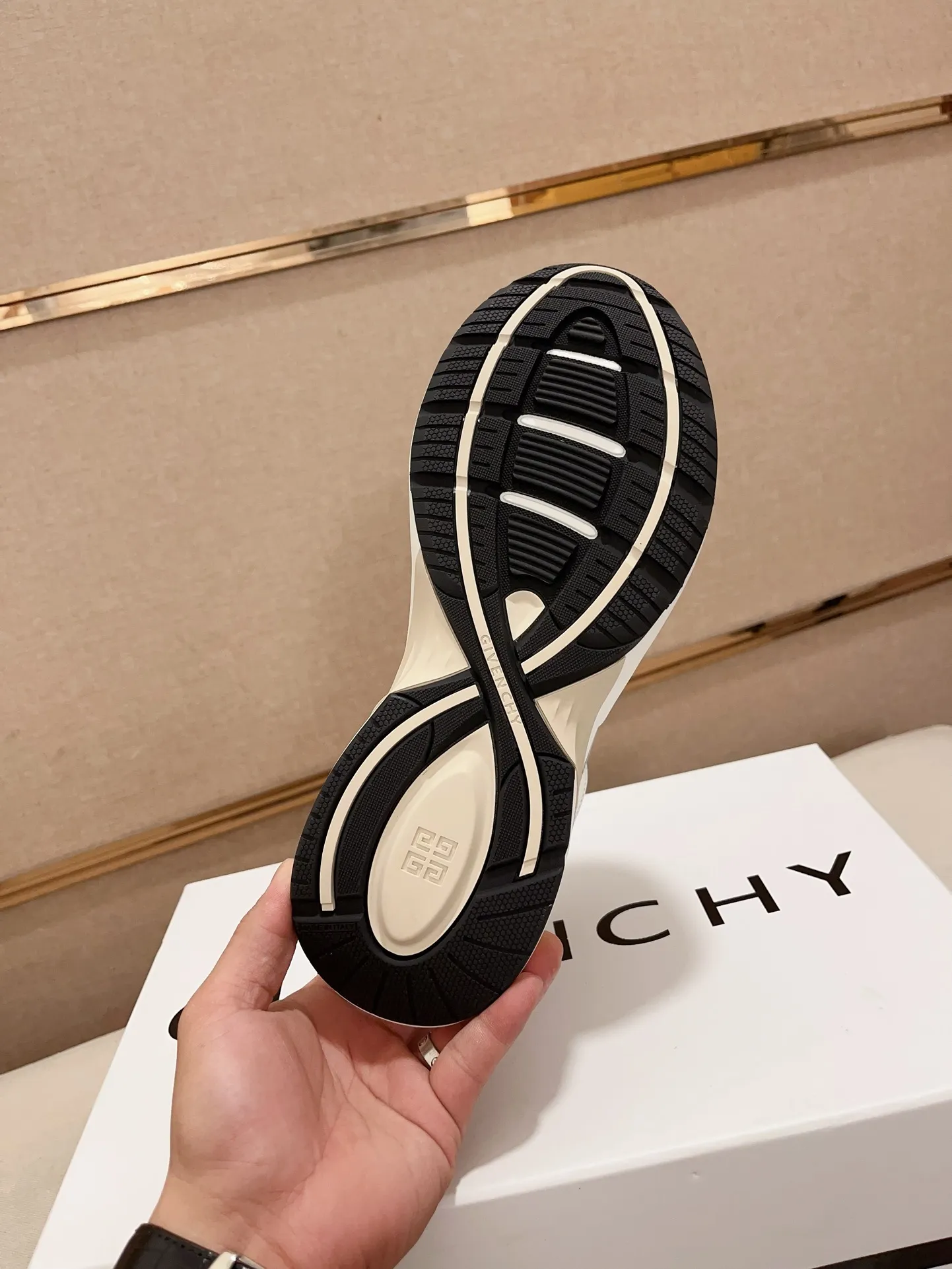 GIVENCHY ホワイト スニーカー 新作 - 画像 (10)