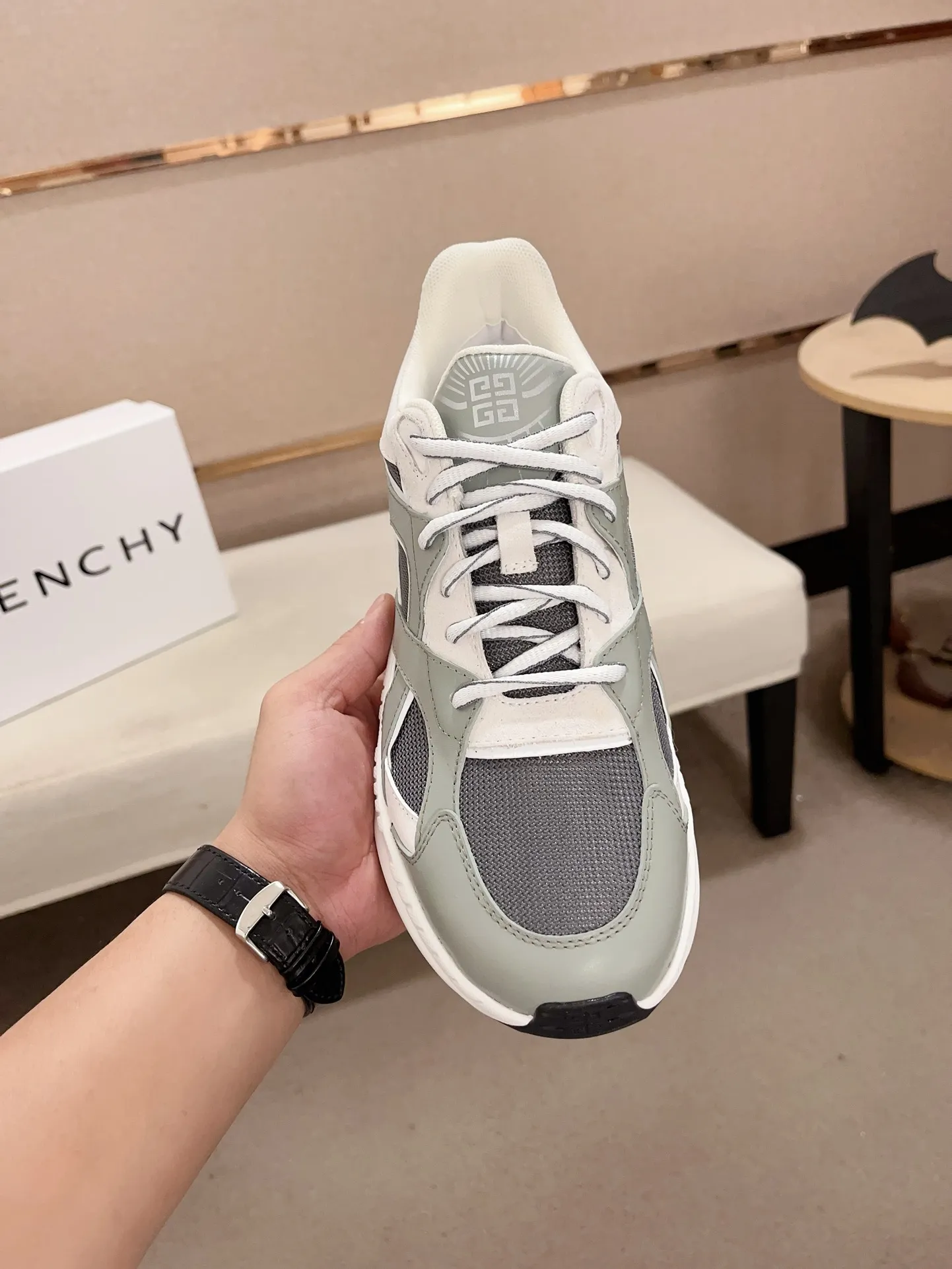 GIVENCHY グレー ホワイト スニーカー - 画像 (3)