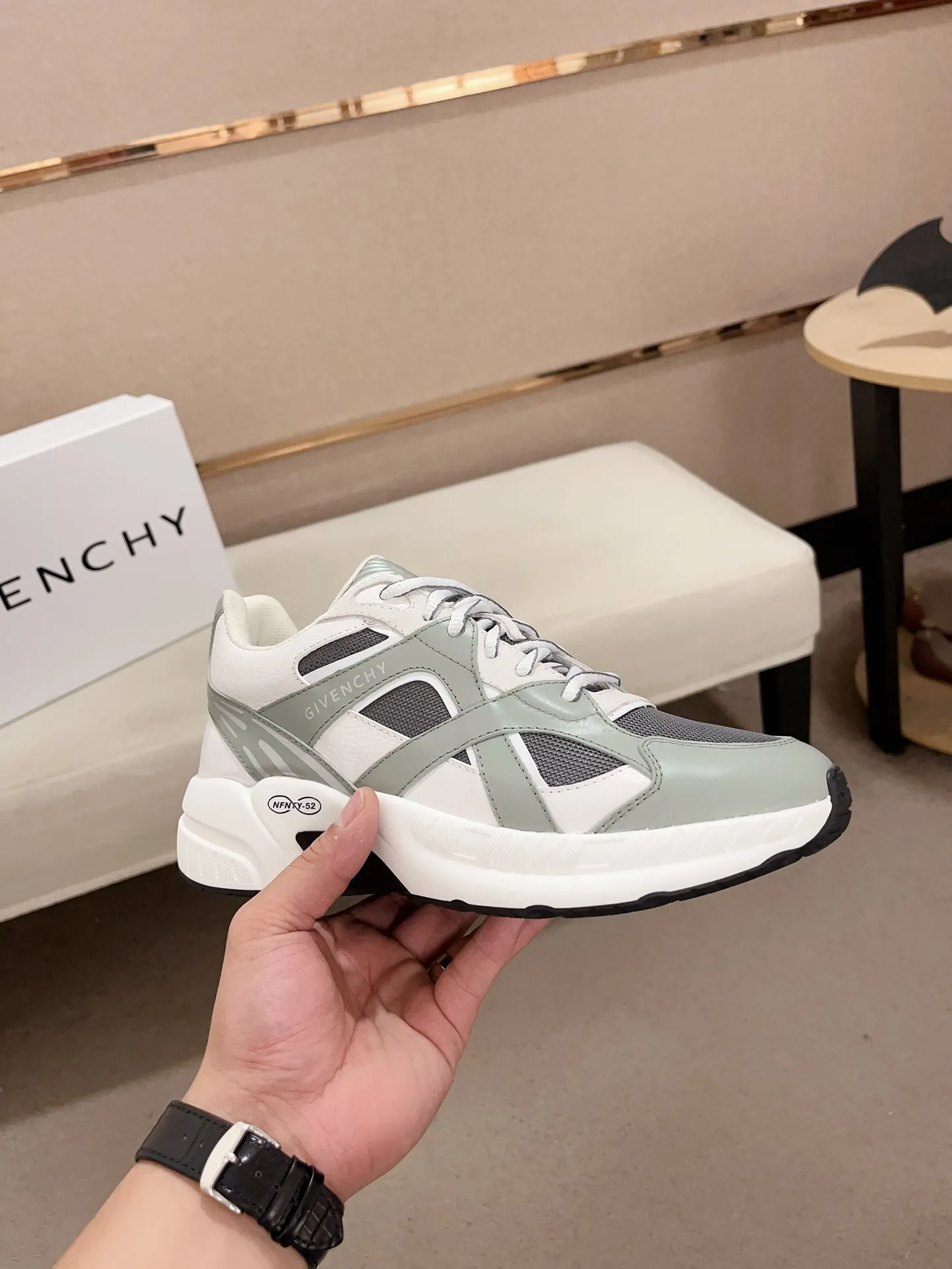 GIVENCHY グレー ホワイト スニーカー - 画像 (5)