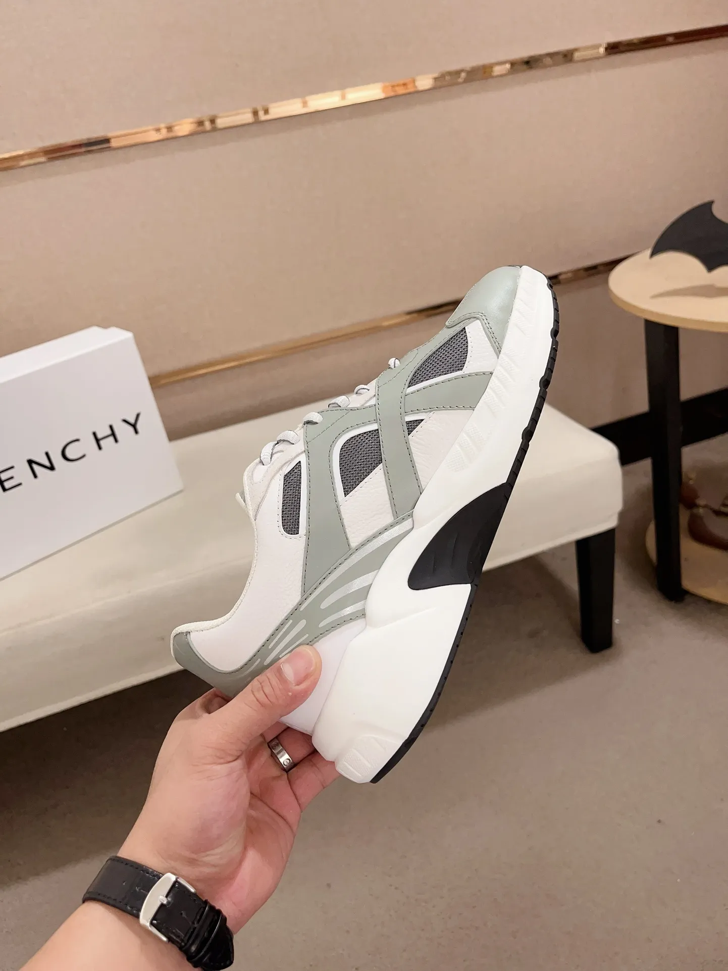 GIVENCHY グレー ホワイト スニーカー - 画像 (6)