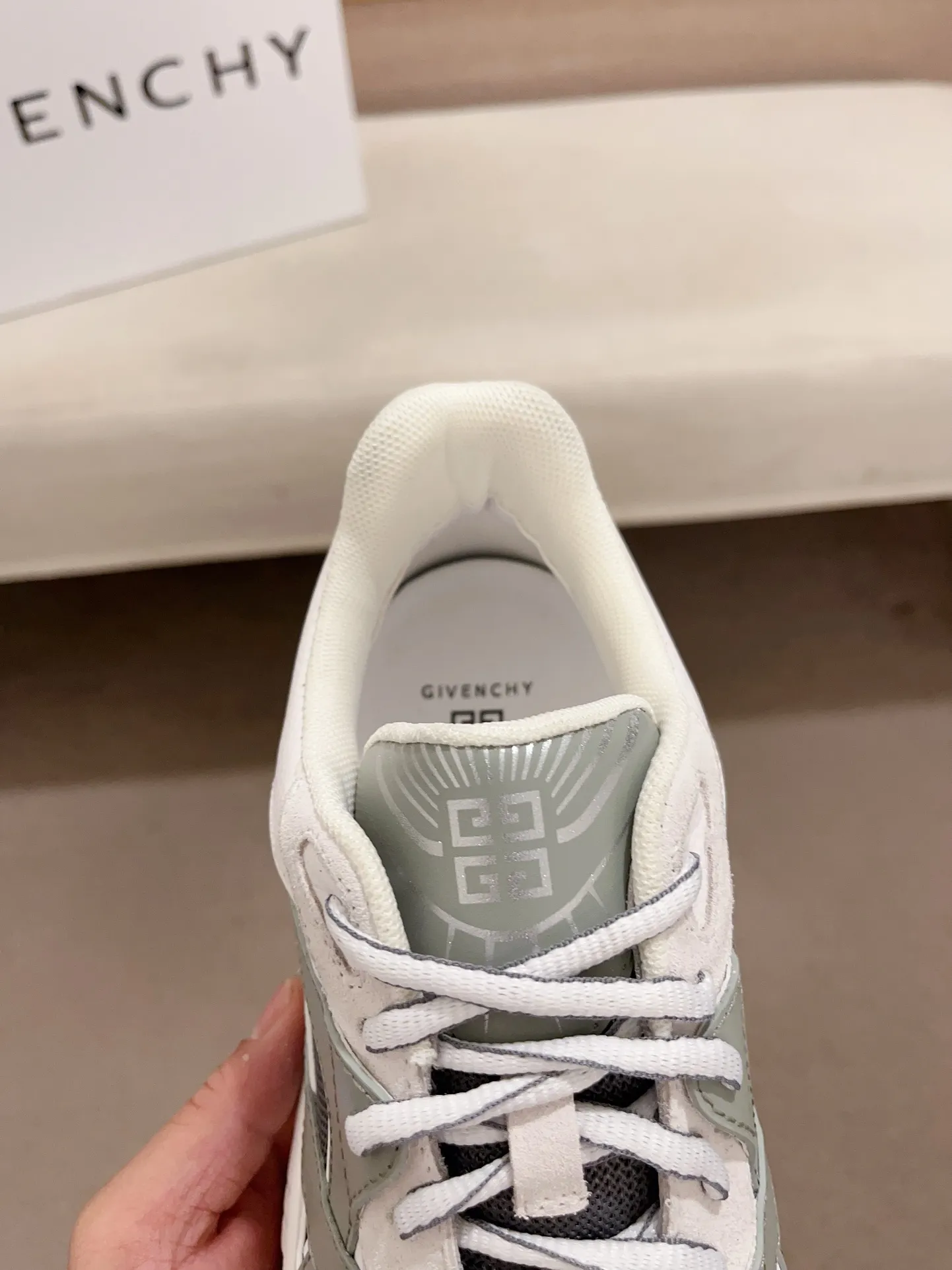 GIVENCHY グレー ホワイト スニーカー - 画像 (7)