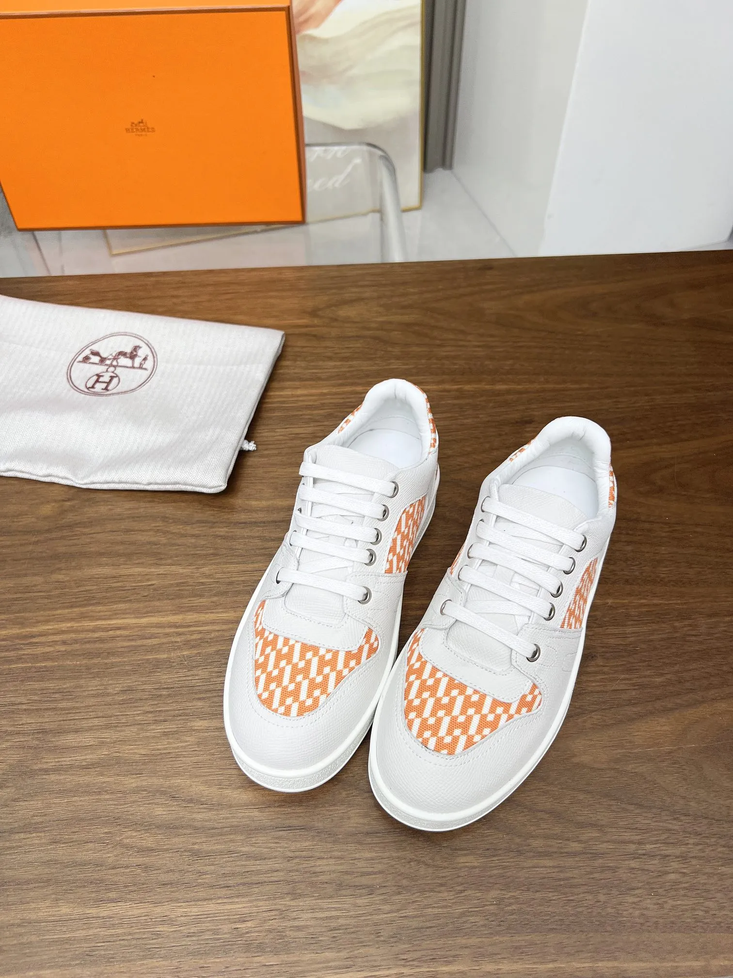 HERMES 愛馬仕 オレンジと白のスニーカー - 画像 (5)