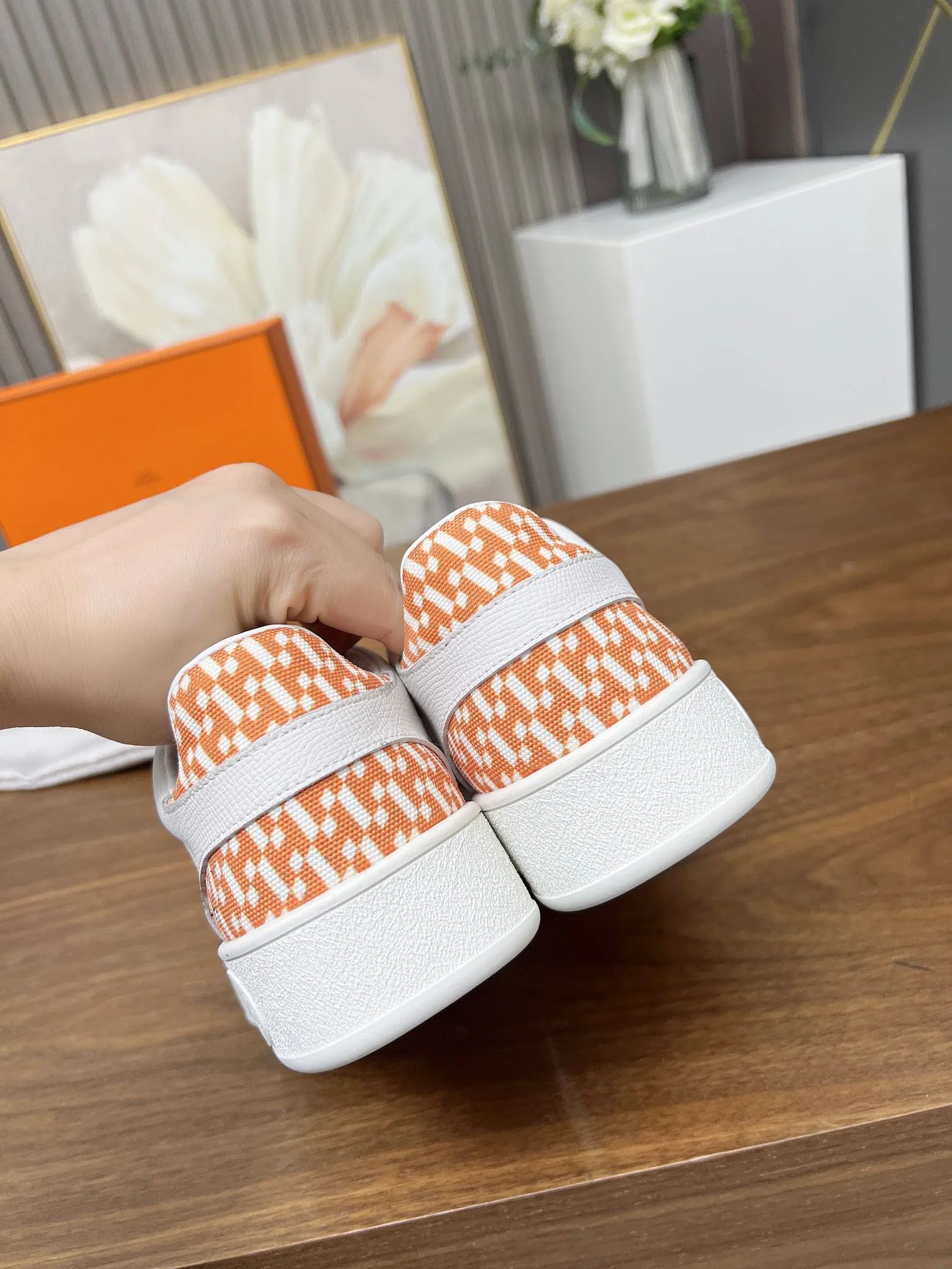 HERMES 愛馬仕 オレンジと白のスニーカー - 画像 (7)