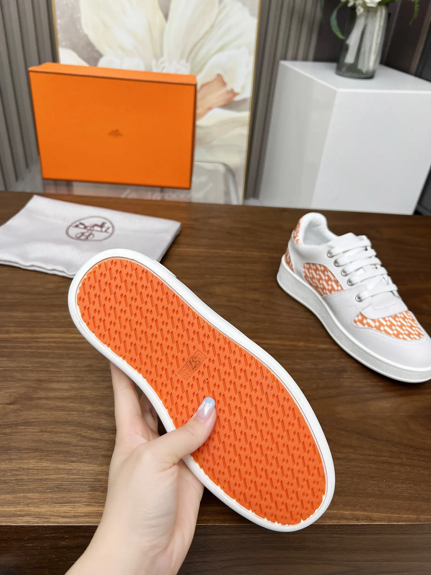 HERMES 愛馬仕 オレンジと白のスニーカー - 画像 (8)