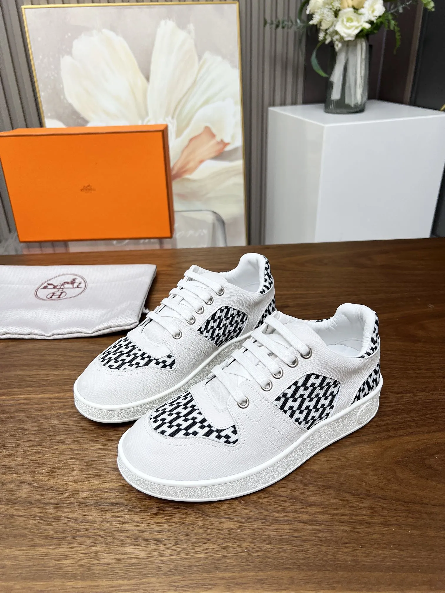 HERMES エルメス 白黒 系帯スニーカー - 画像 (8)