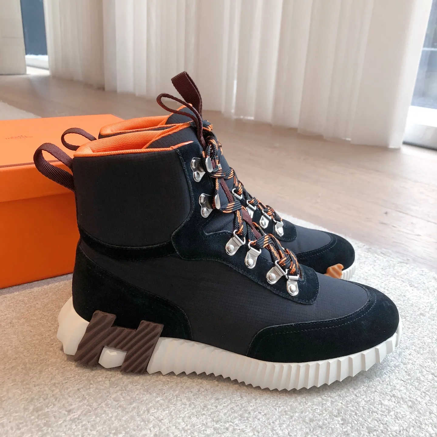 Hermès SS25新作 ブラックブーツ - 画像 (4)