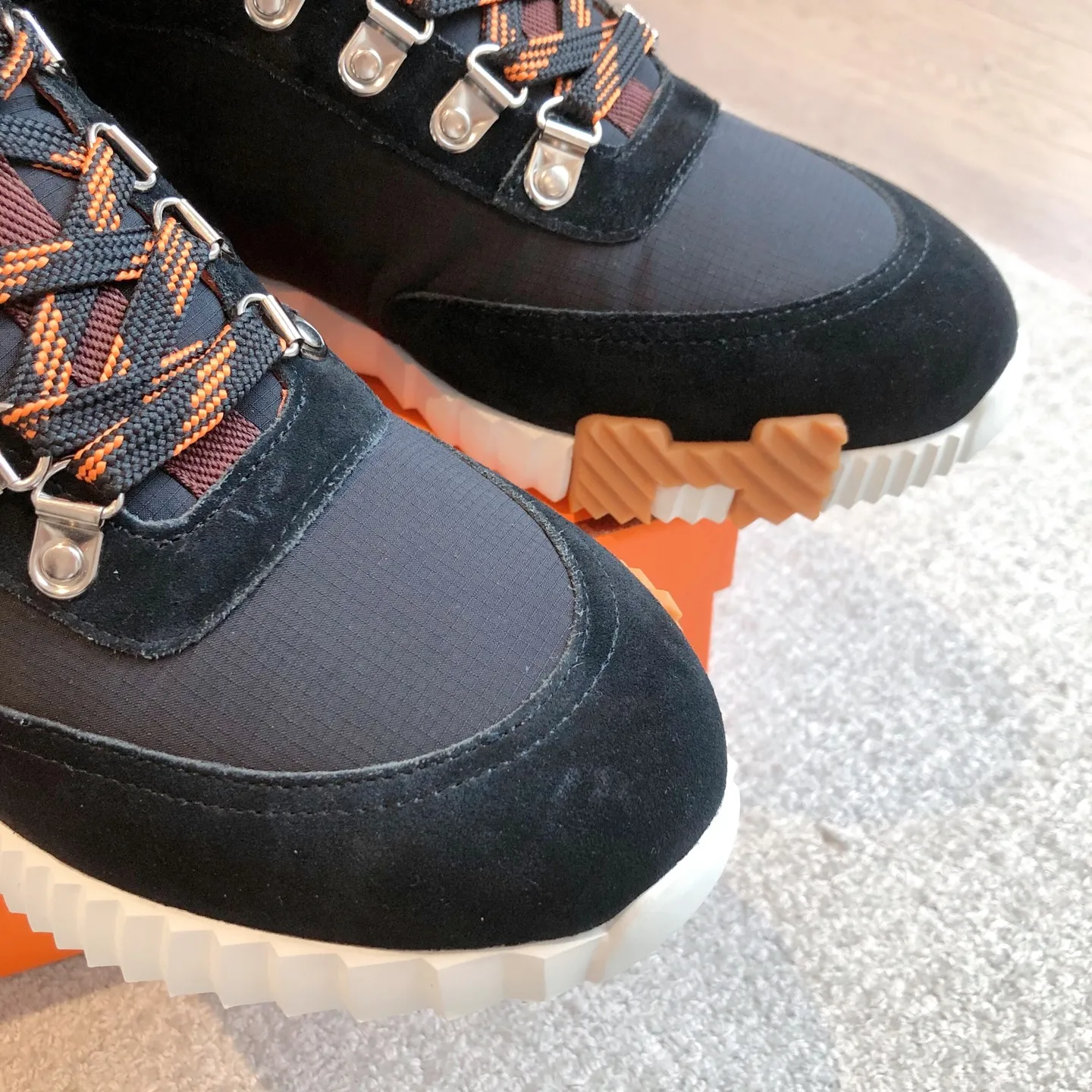 Hermès SS25新作 ブラックブーツ - 画像 (5)