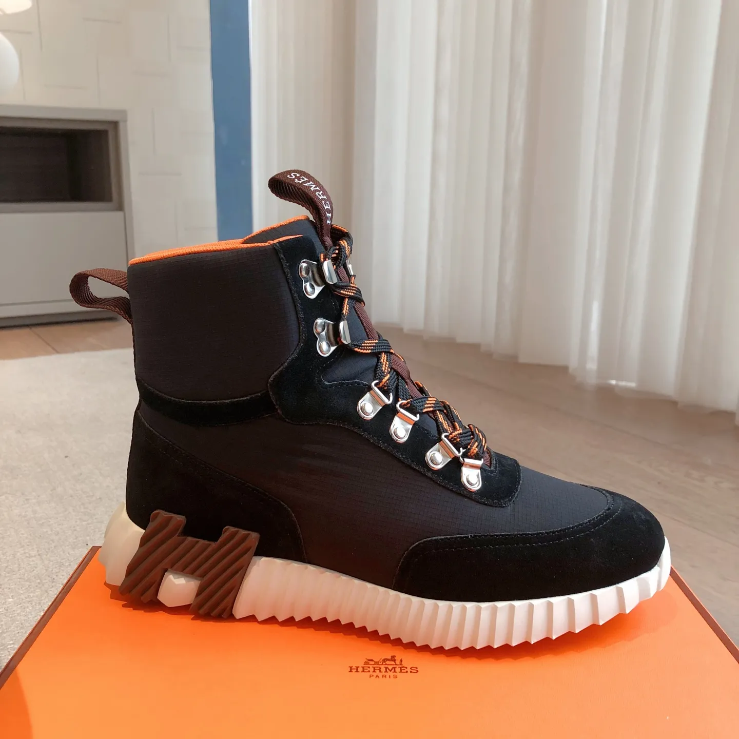 Hermès SS25新作 ブラックブーツ - 画像 (8)