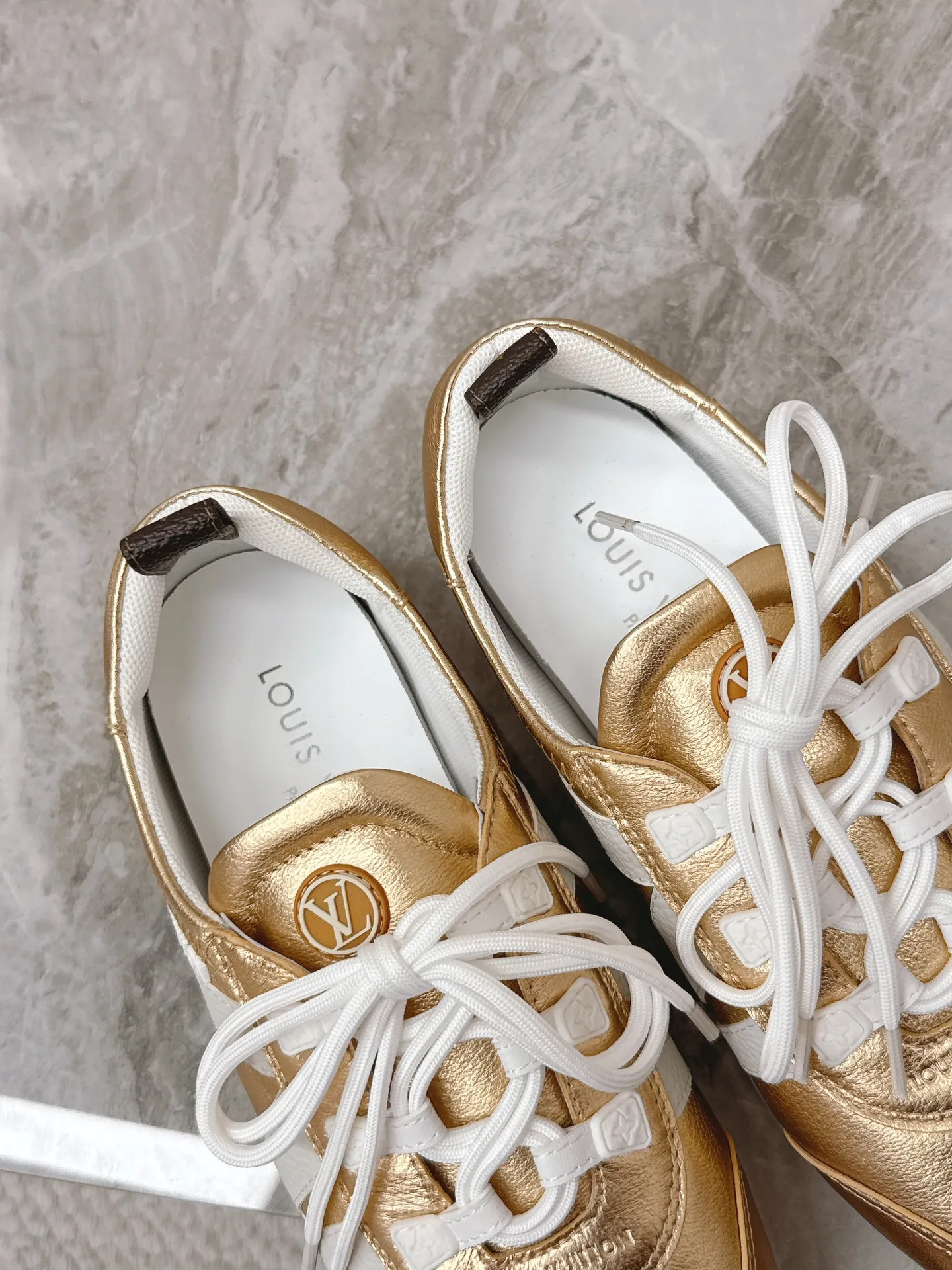 Louis Vuitton ゴールドスニーカー バレエスタイル - 画像 (8)