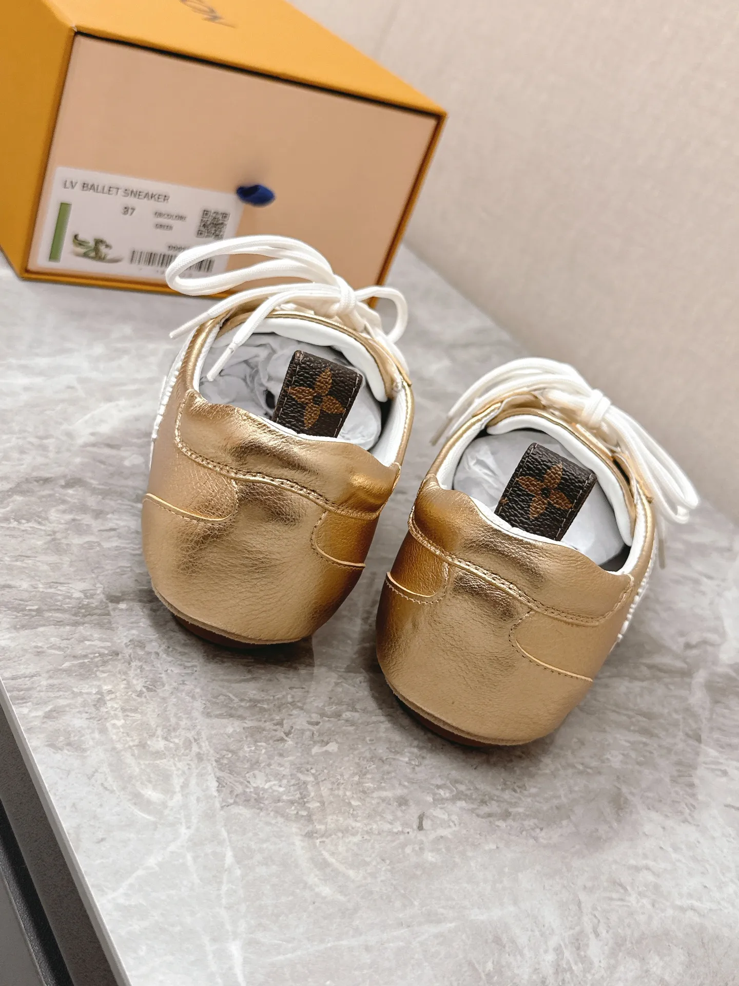 Louis Vuitton ゴールドスニーカー バレエスタイル - 画像 (10)