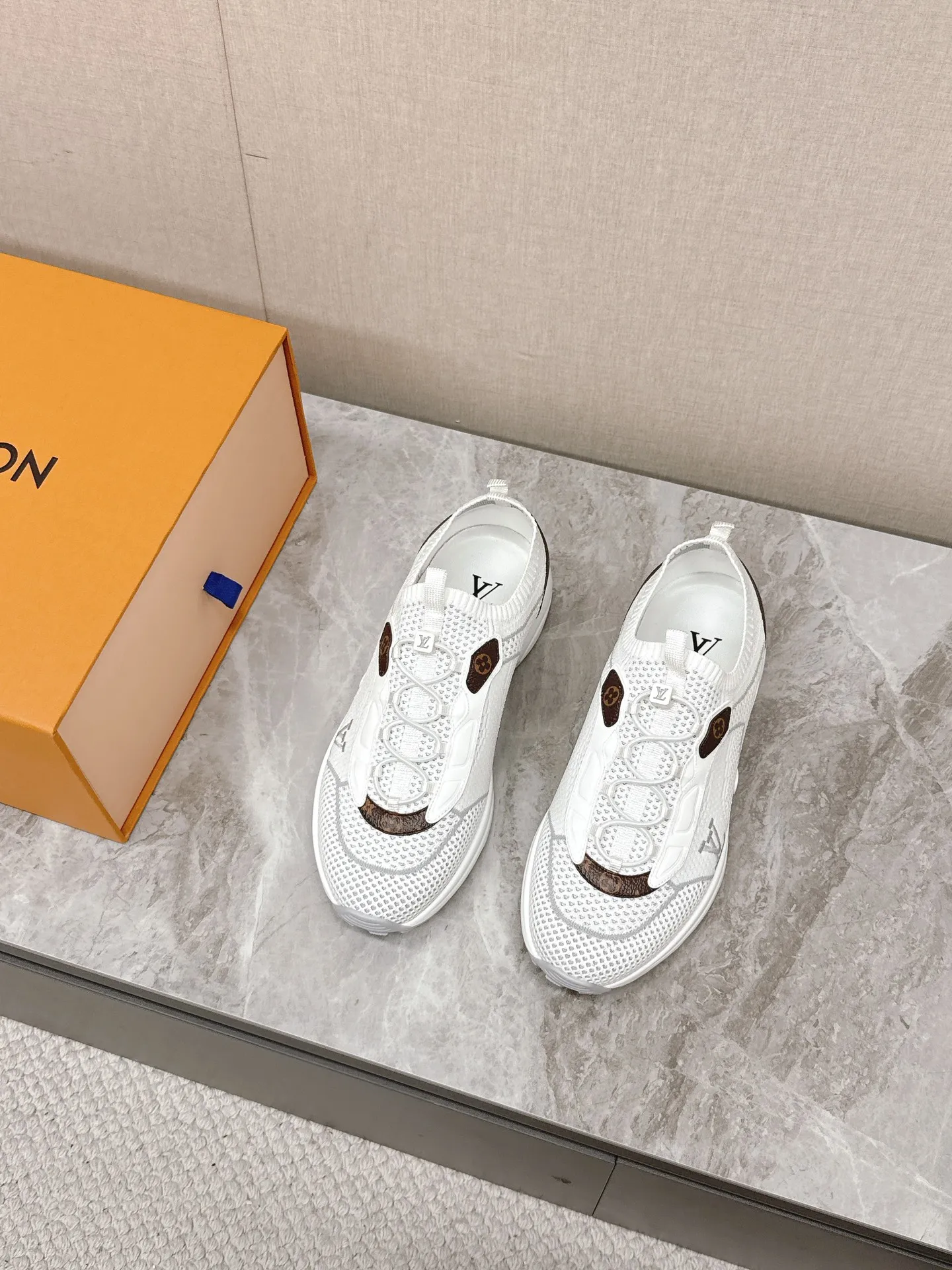 LOUIS VUITTON 白 L Olympia スニーカー - 画像 (5)