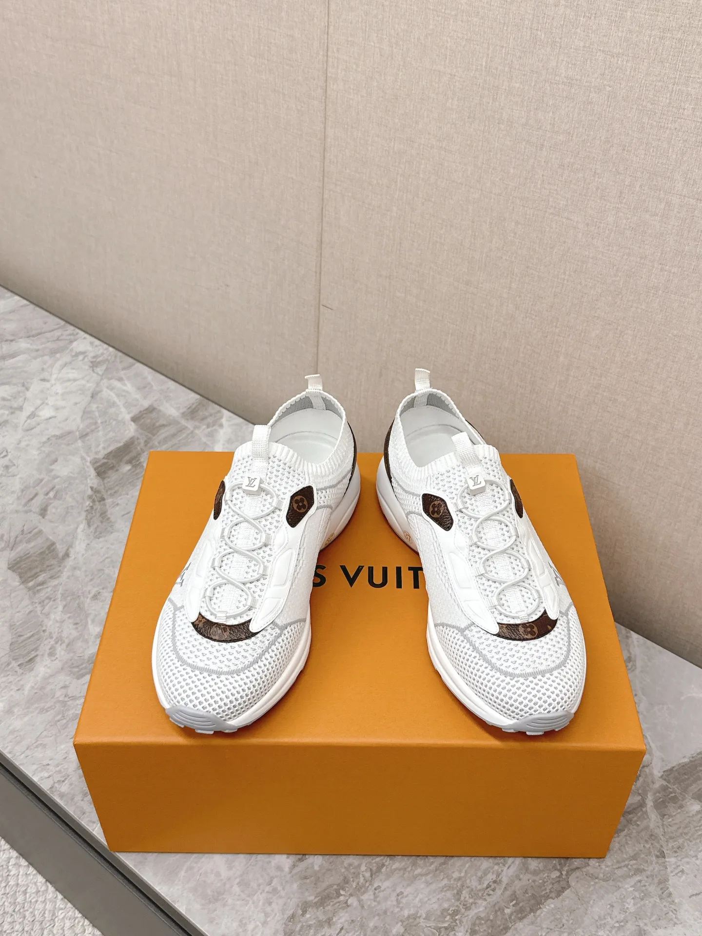 LOUIS VUITTON 白 L Olympia スニーカー - 画像 (6)