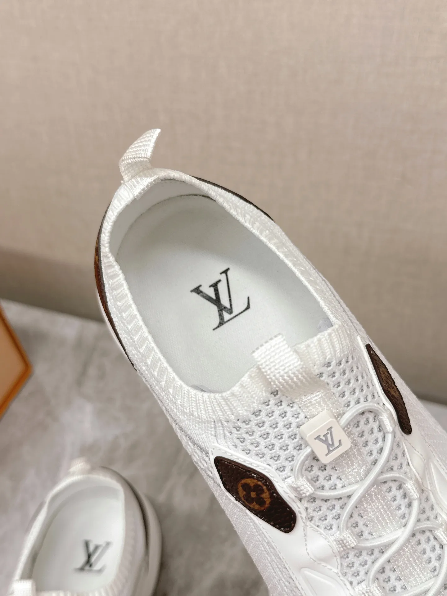 LOUIS VUITTON 白 L Olympia スニーカー - 画像 (9)