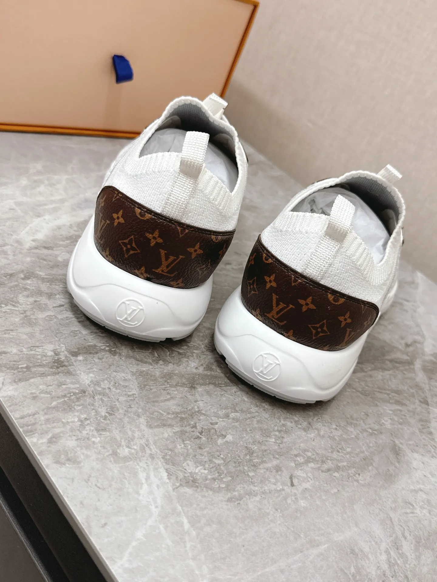 LOUIS VUITTON 白 L Olympia スニーカー - 画像 (10)