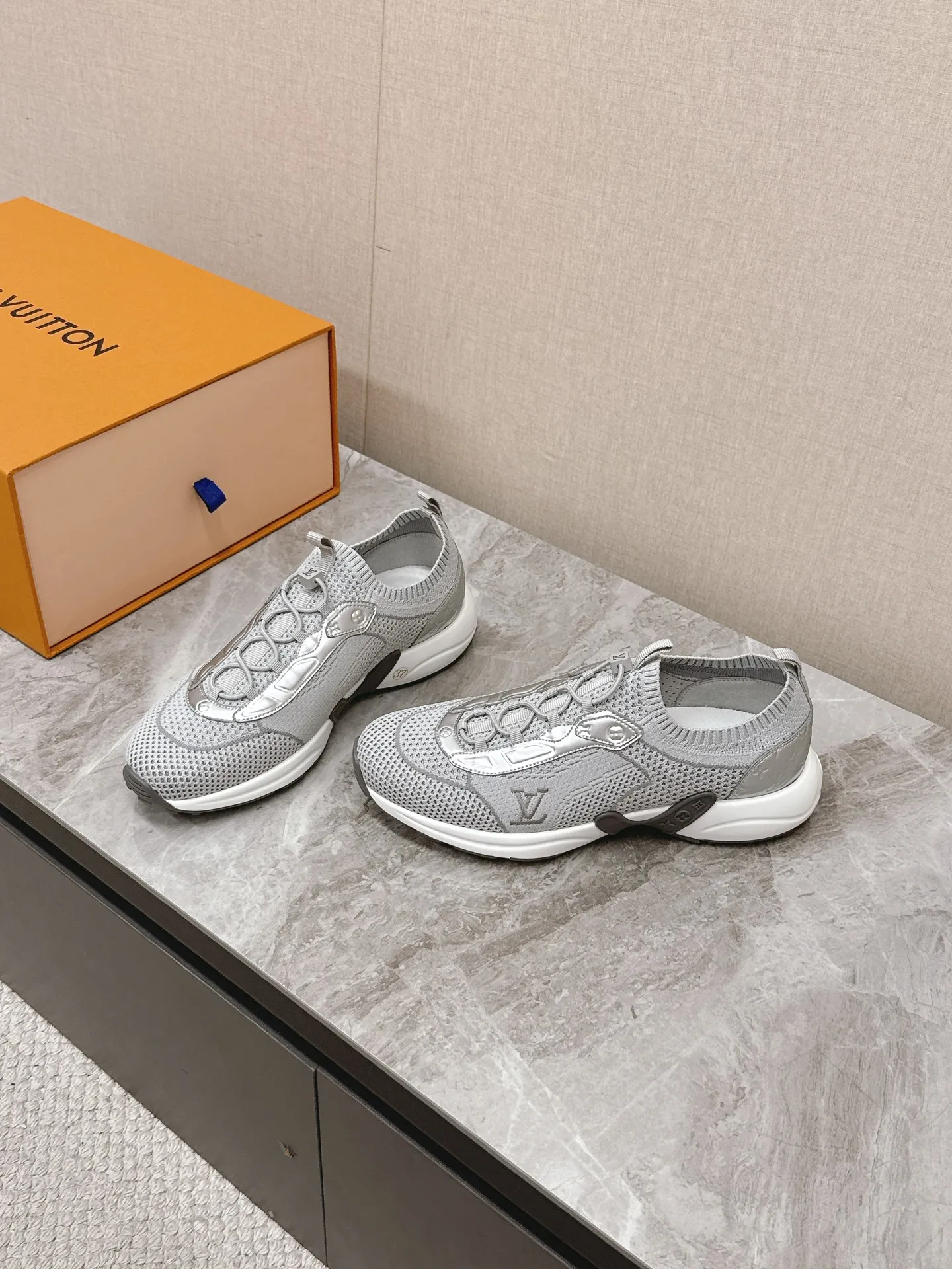 ルイヴィトン シルバー L Olympia スニーカー - 画像 (4)